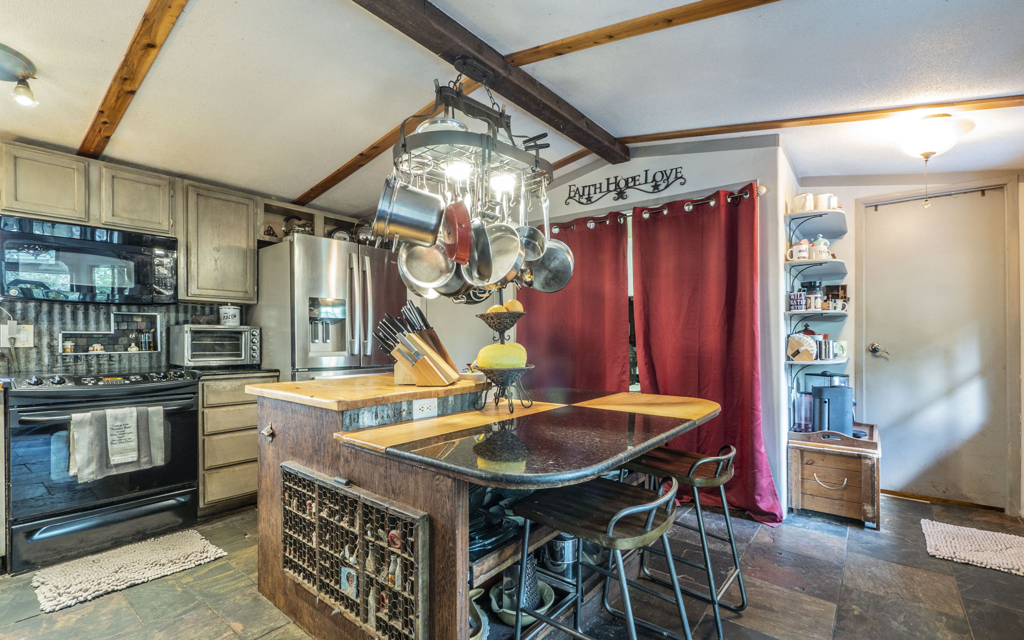 main property photo 4