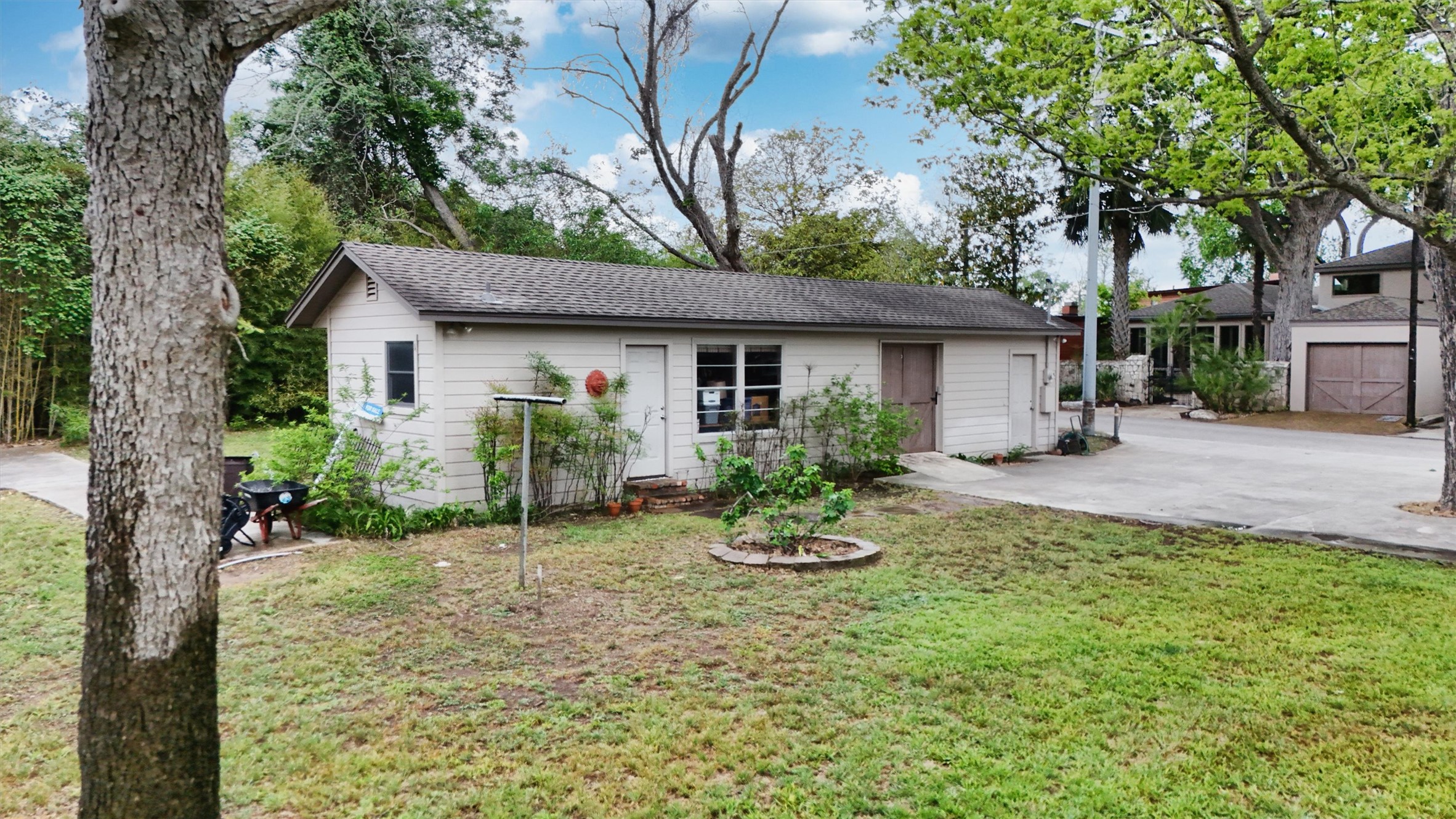 main property photo 36