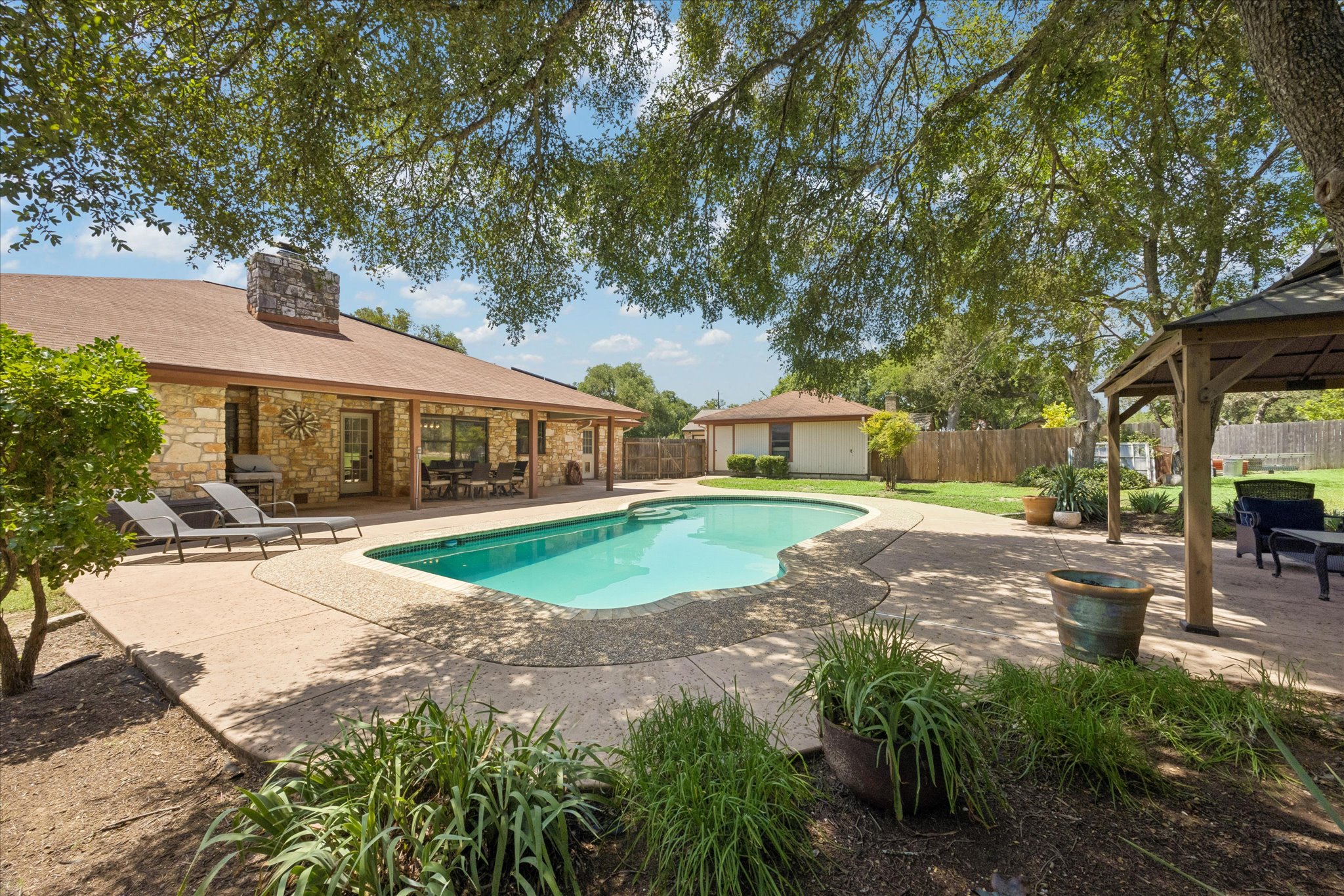 main property photo 25