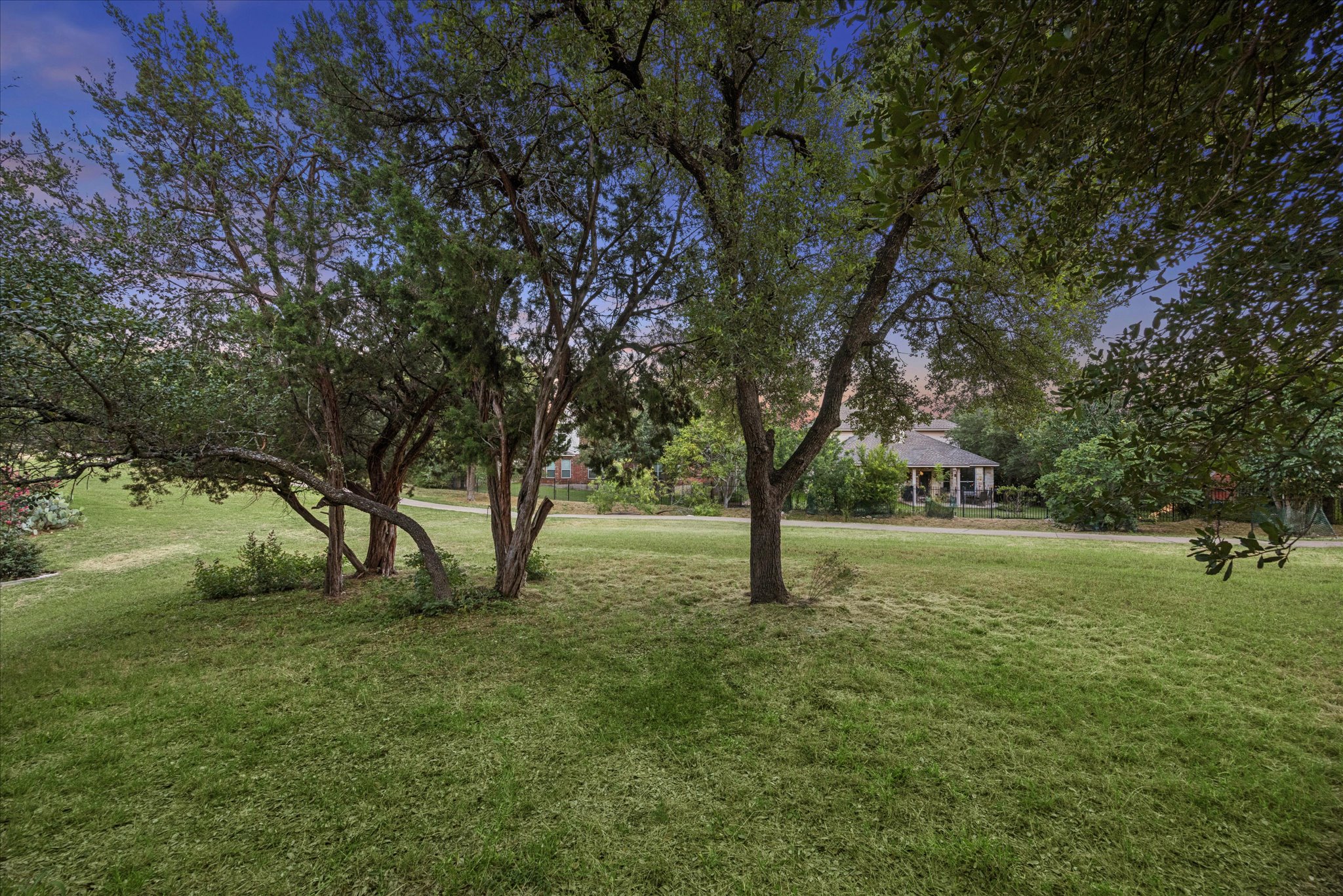 main property photo 30