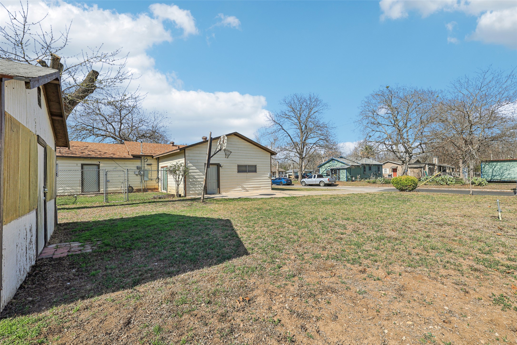 main property photo 23