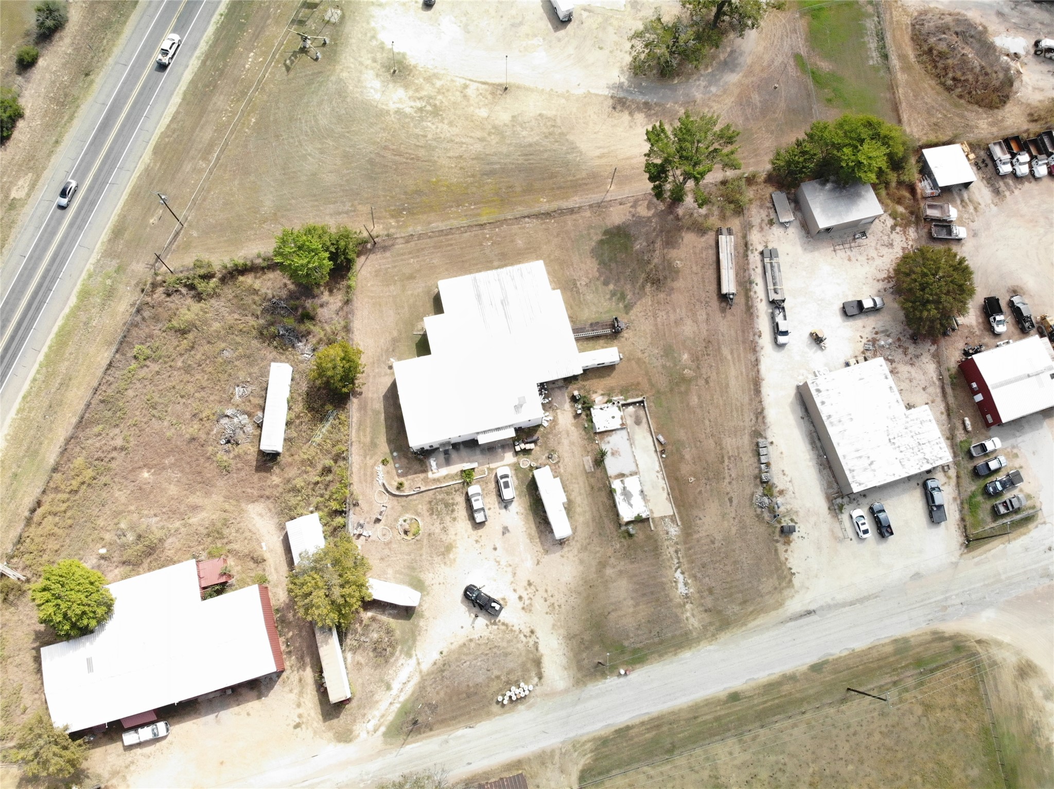 main property photo 30