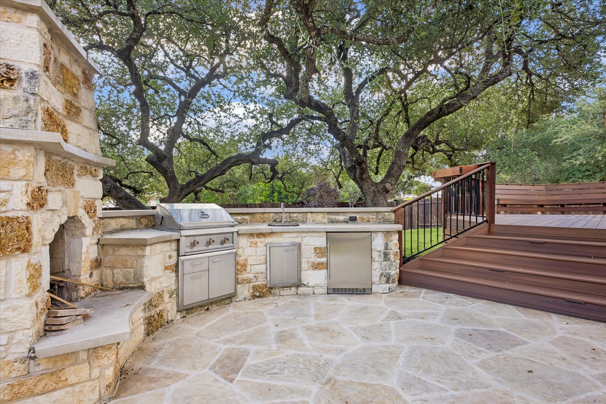 main property photo 19