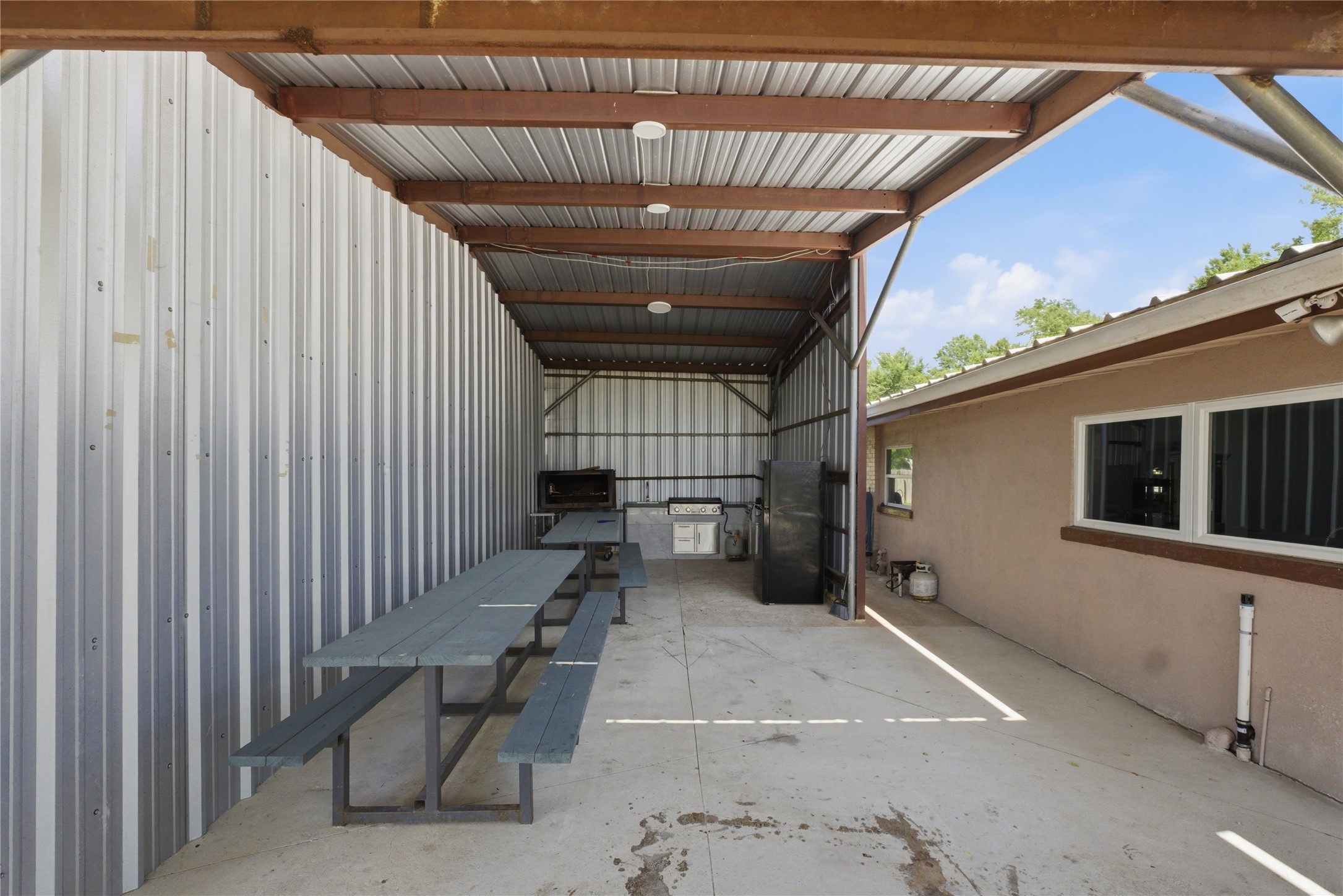 main property photo 31