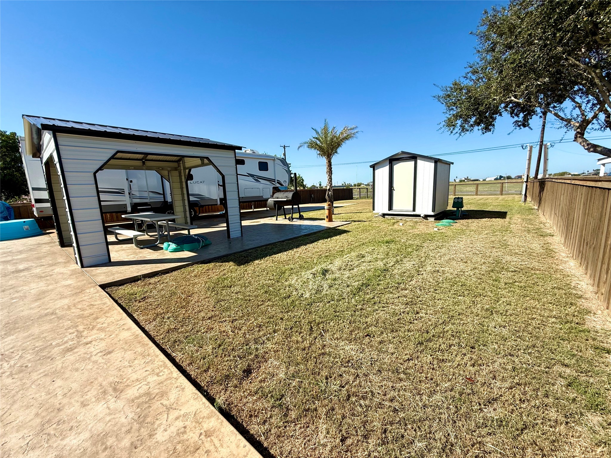 main property photo 17