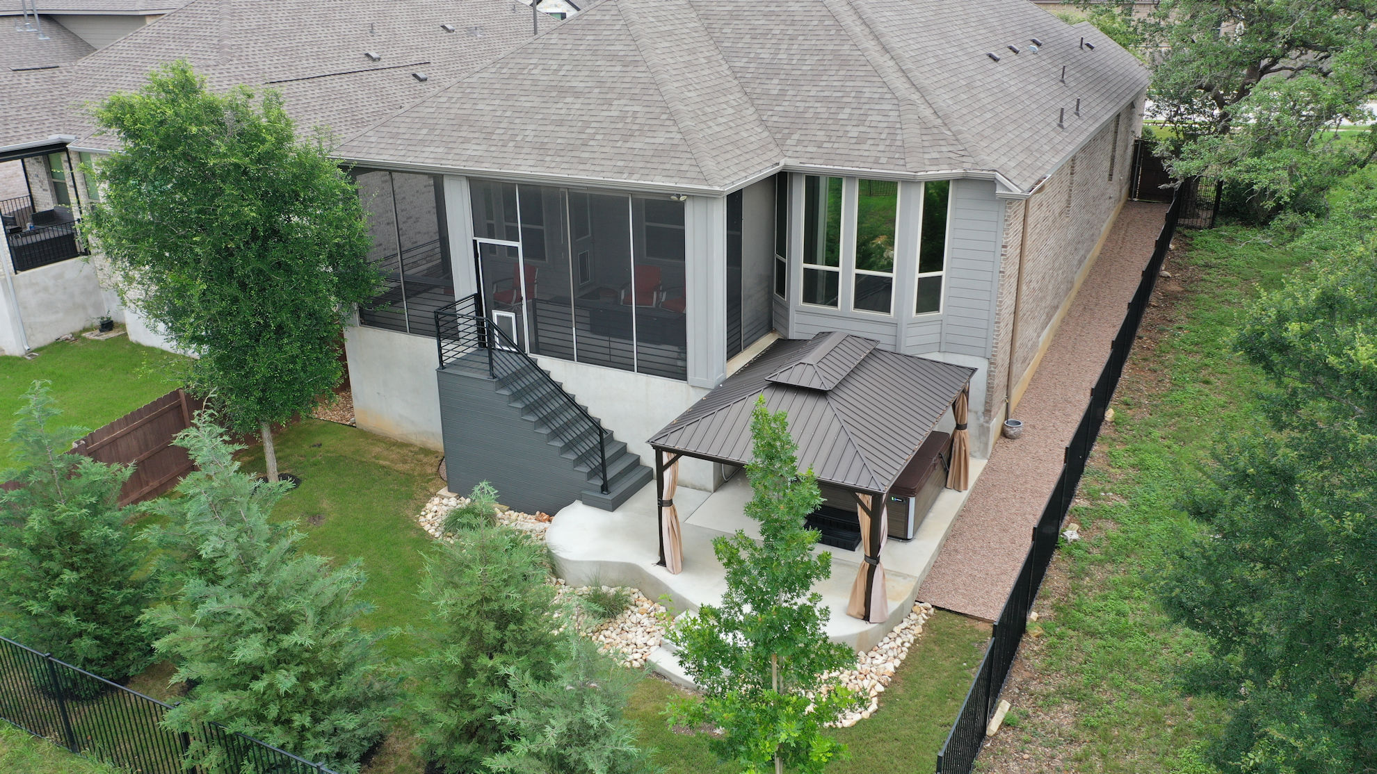 main property photo 28