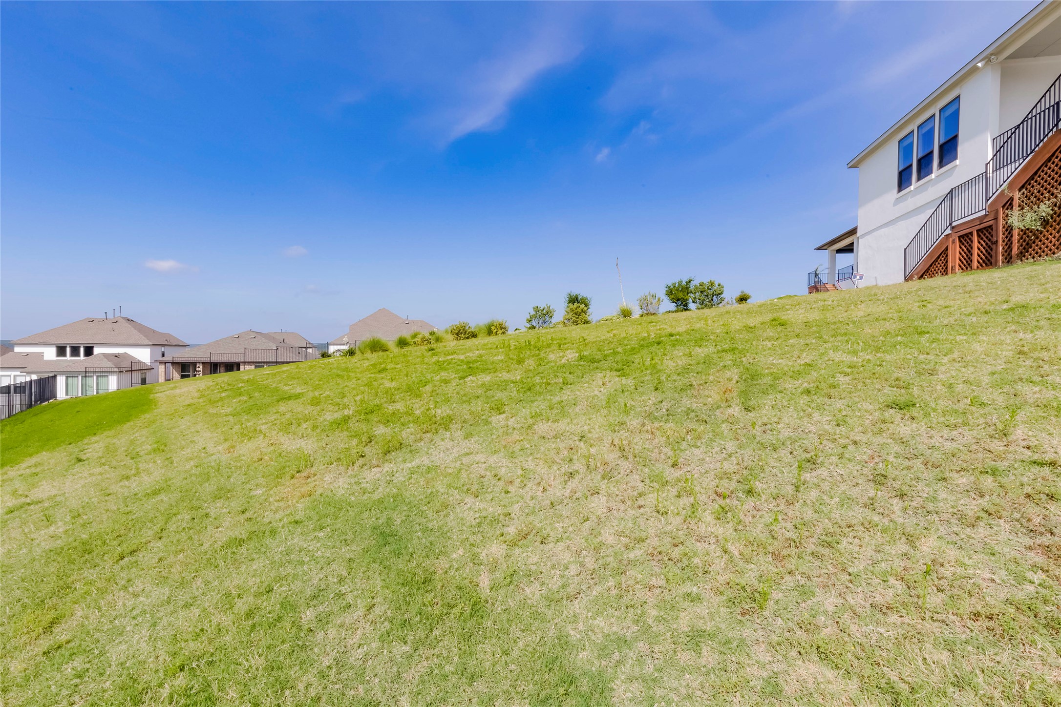 main property photo 33