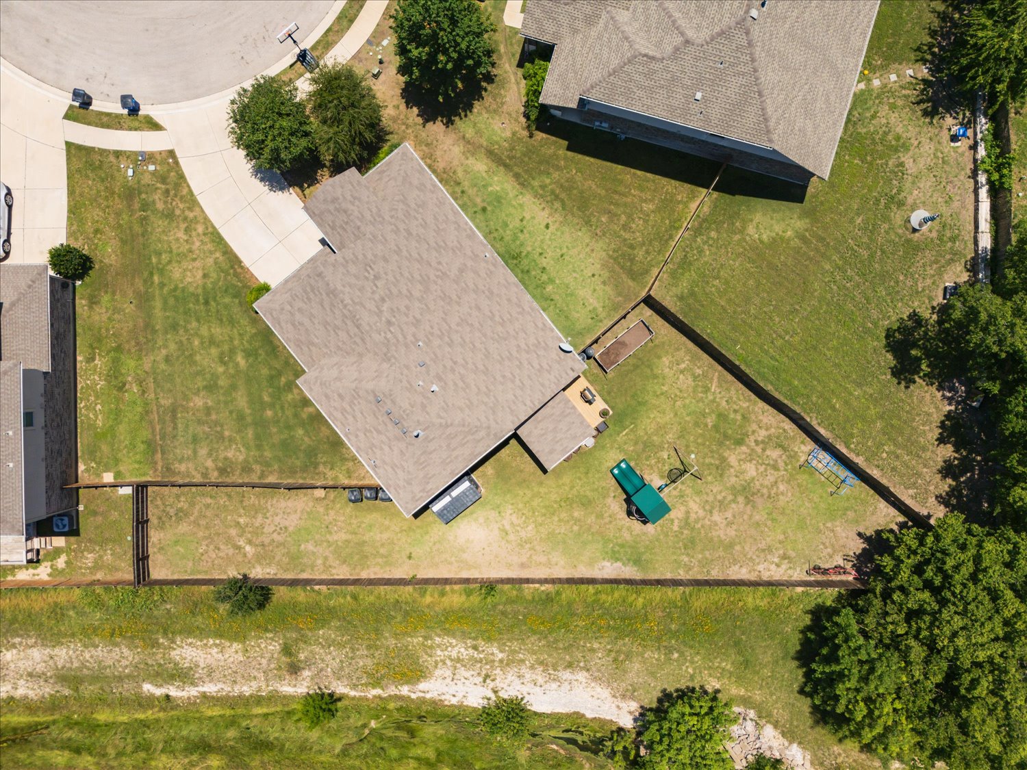 main property photo 34
