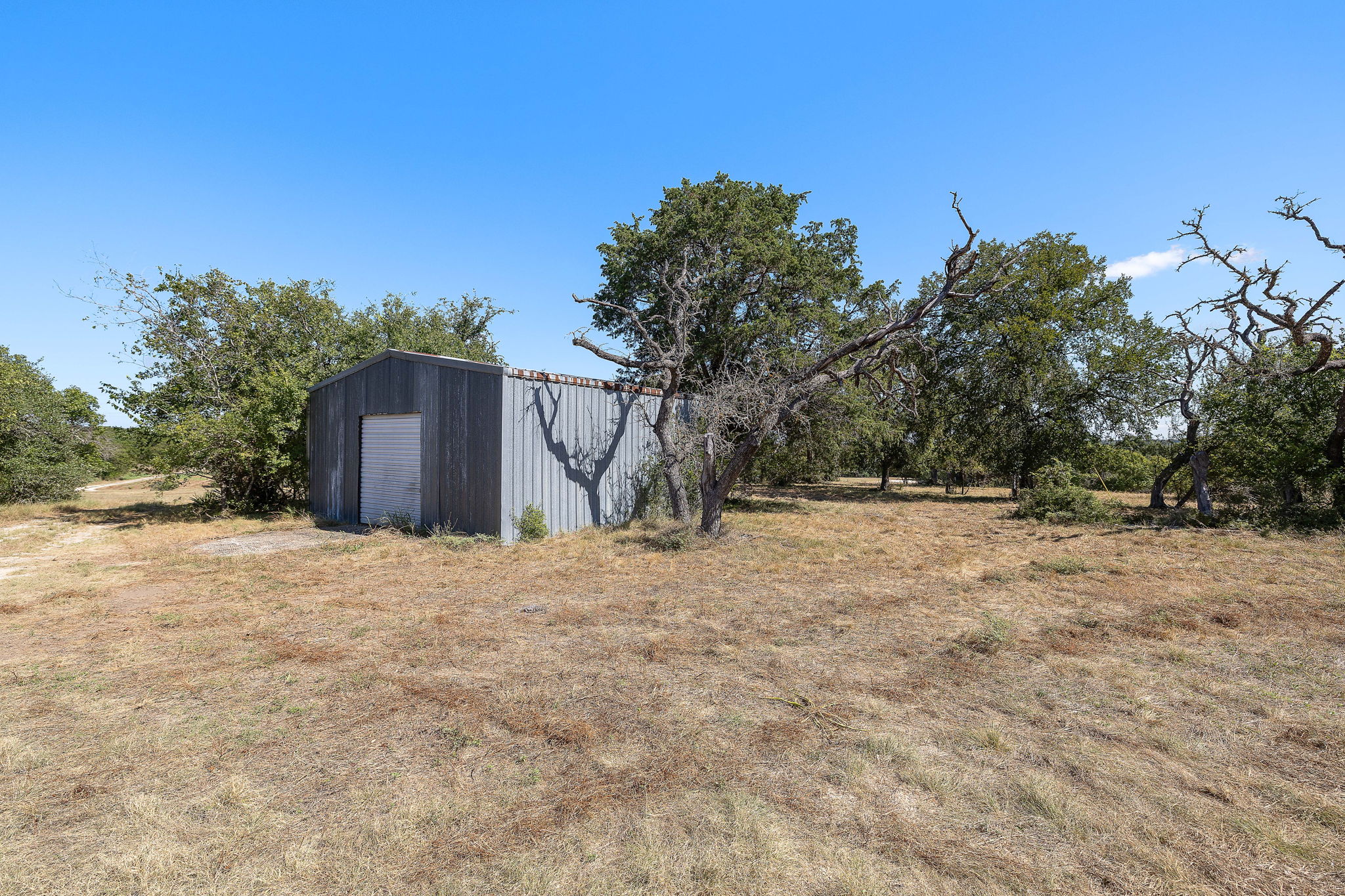 main property photo 28