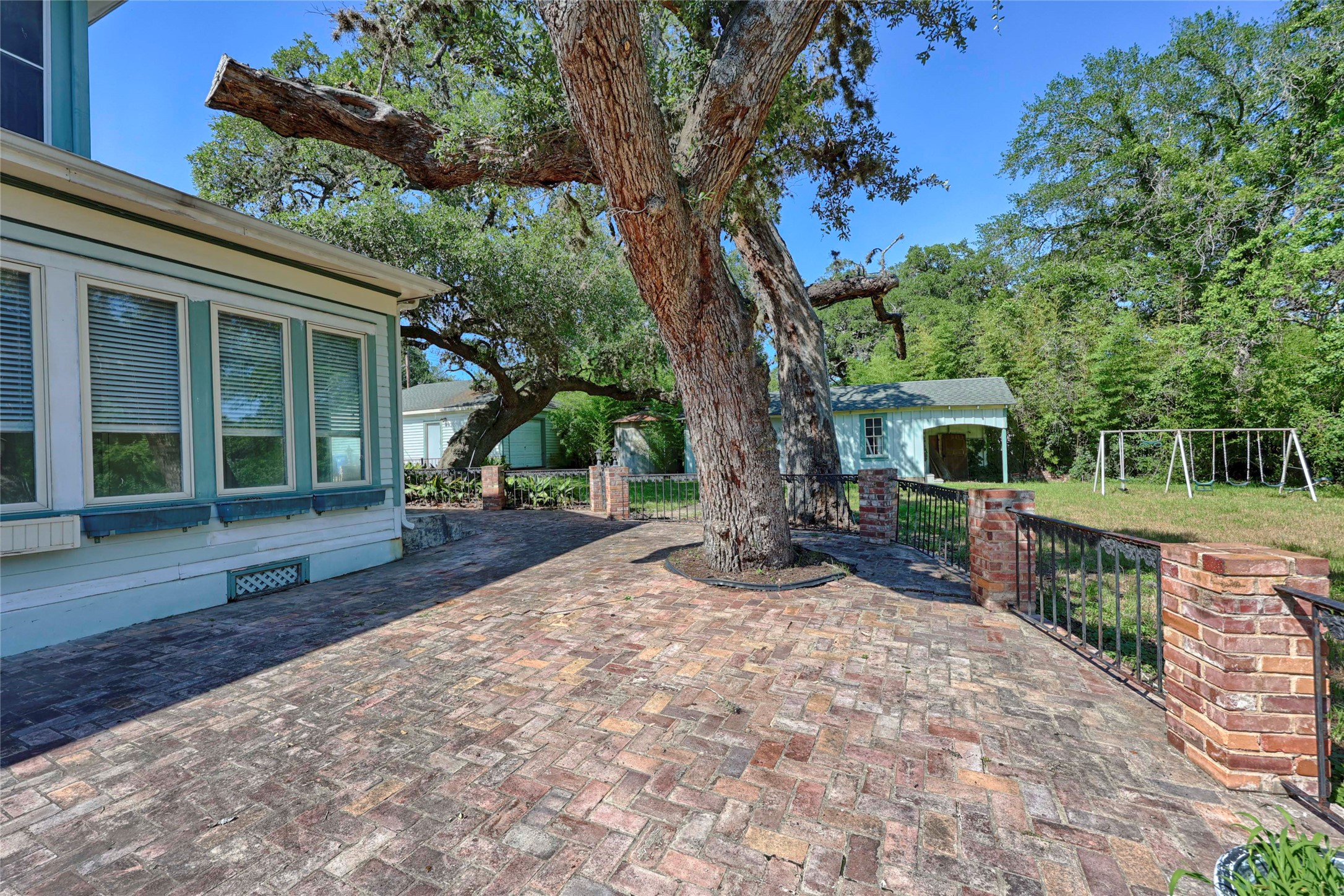 main property photo 6