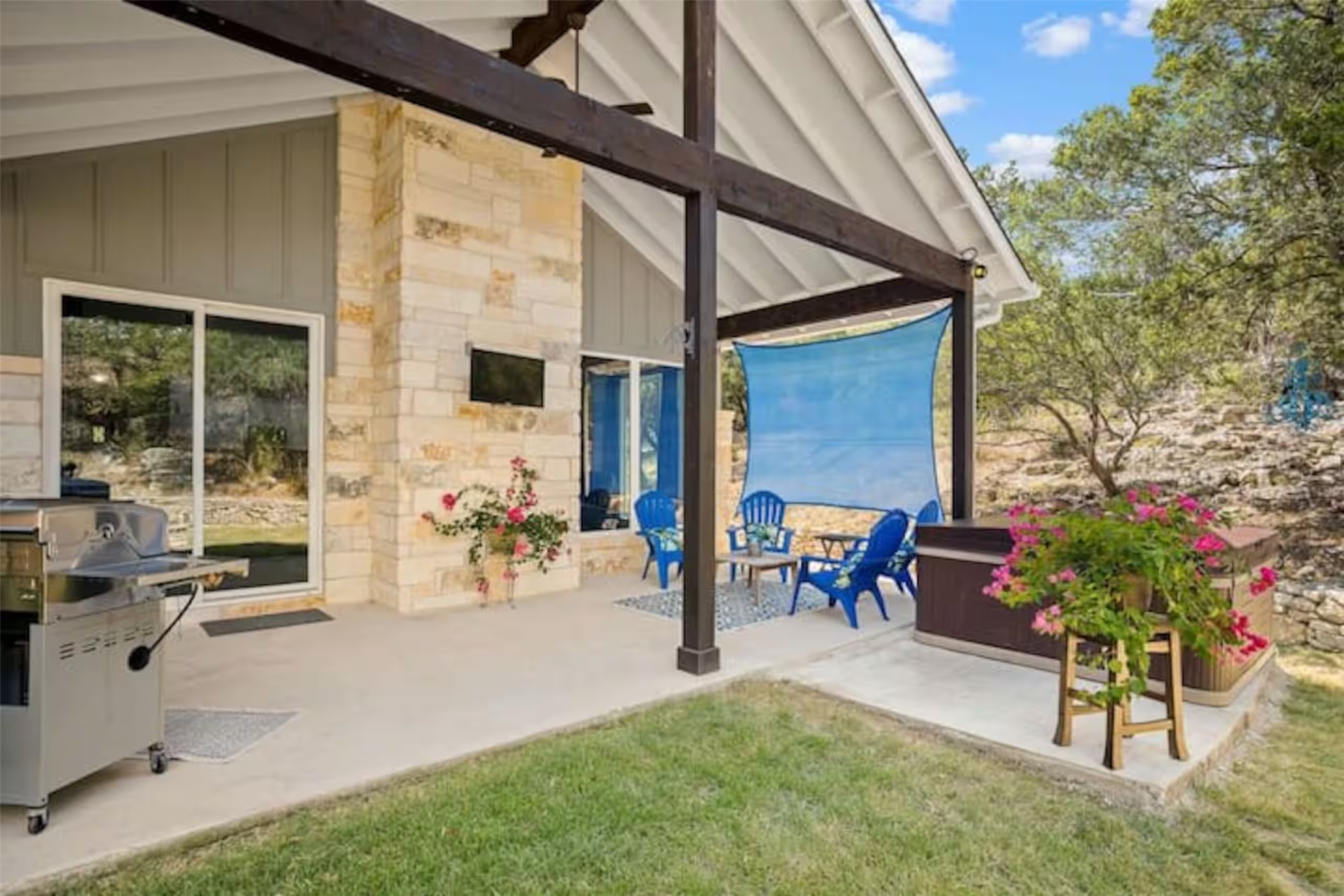 main property photo 28