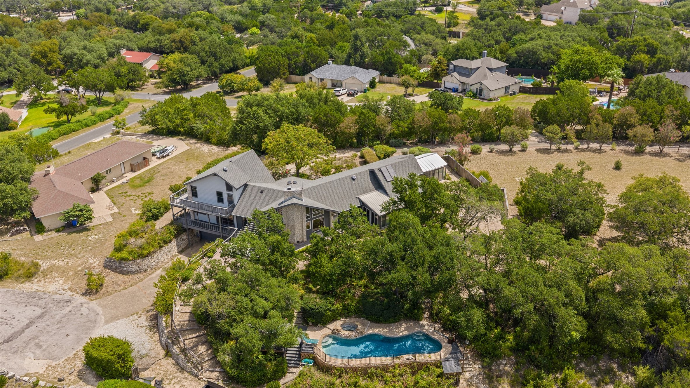 main property photo 9