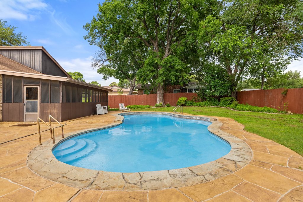 main property photo 36