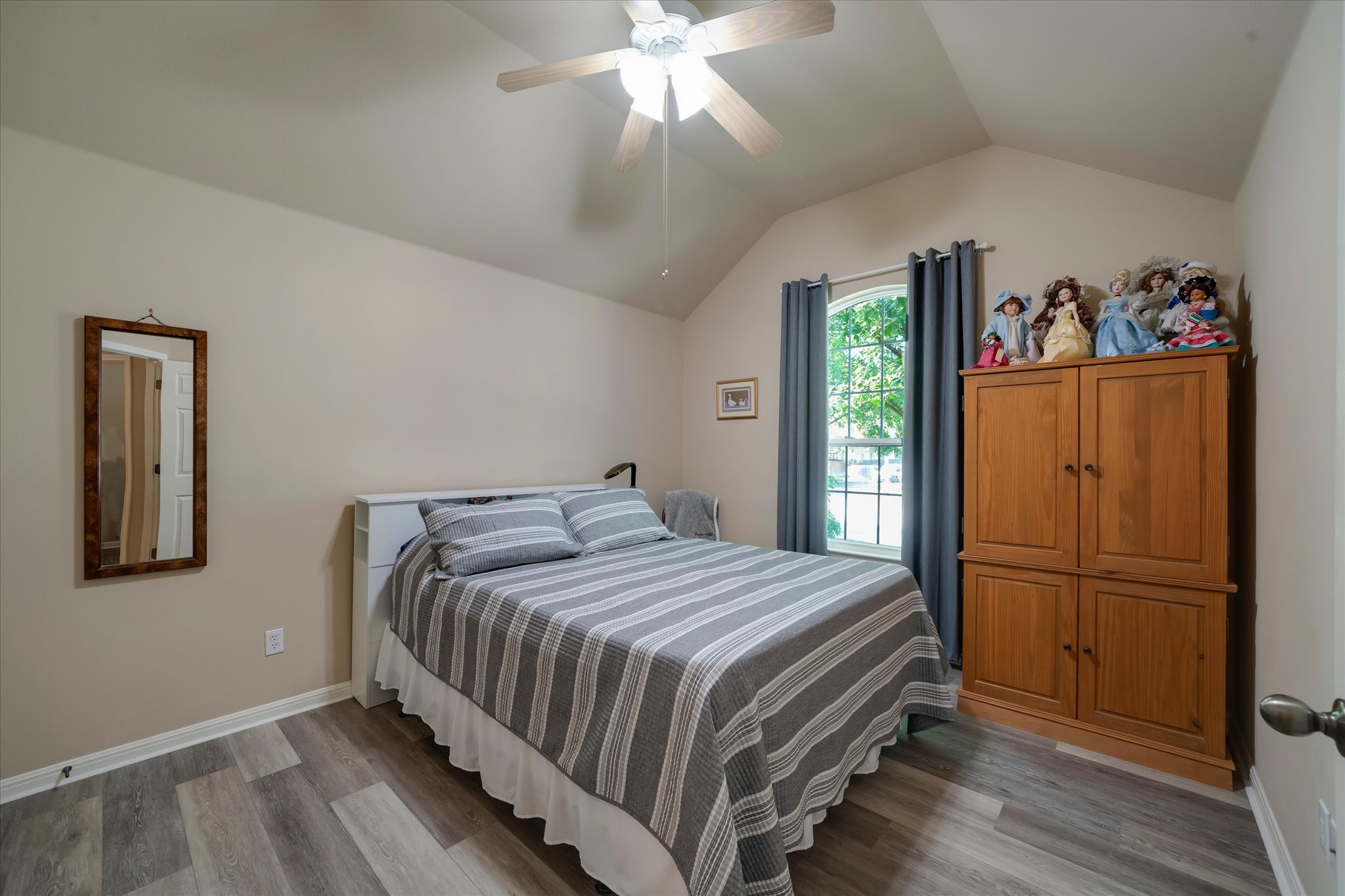 main property photo 24