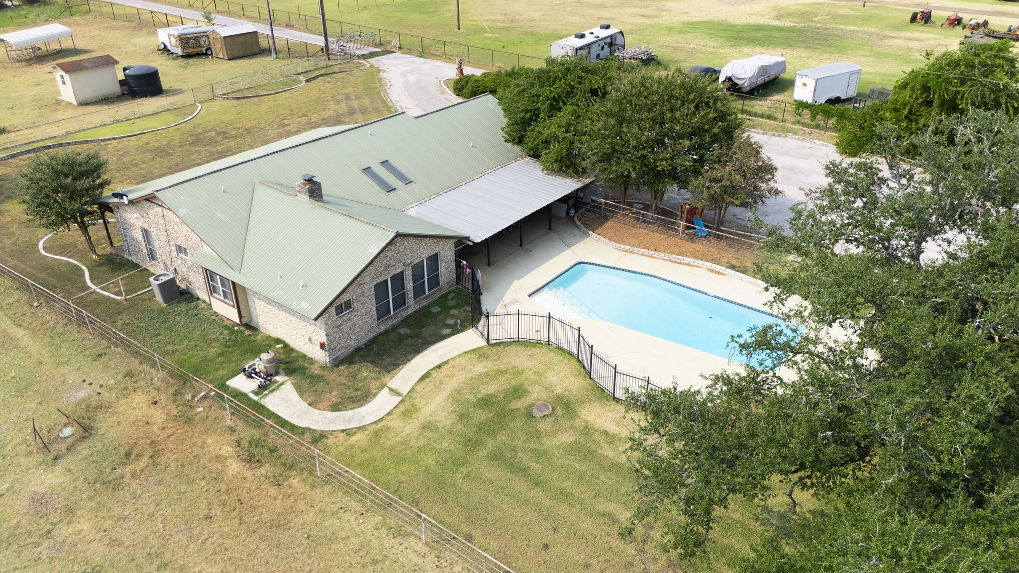 main property photo 33