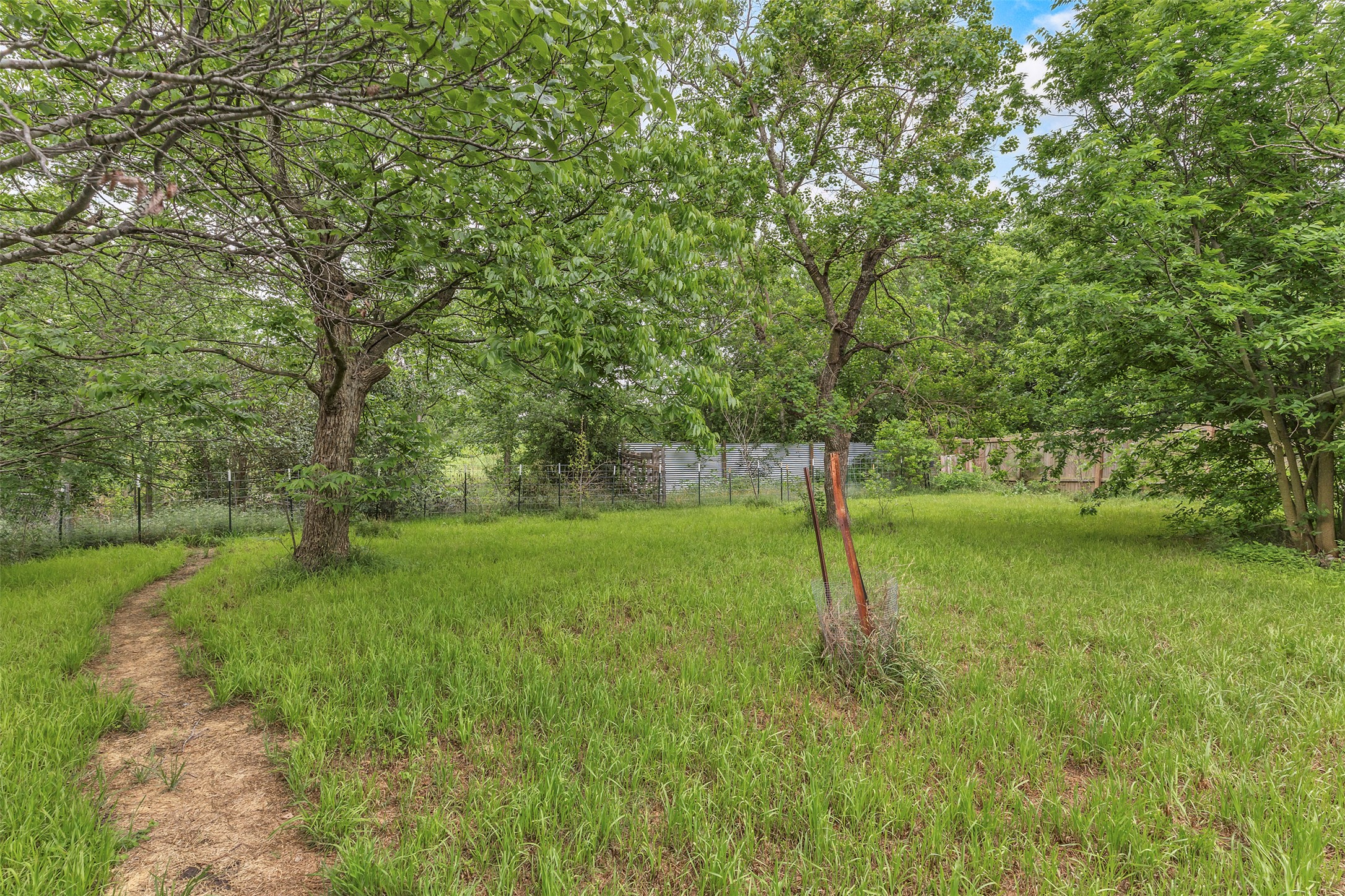 main property photo 25