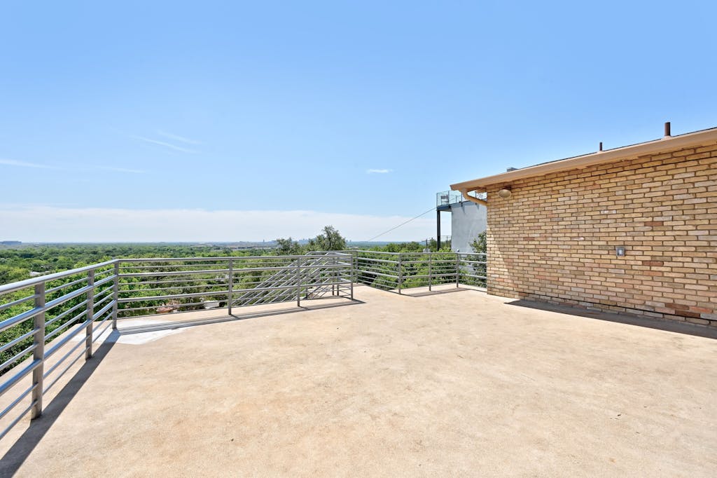 main property photo 16