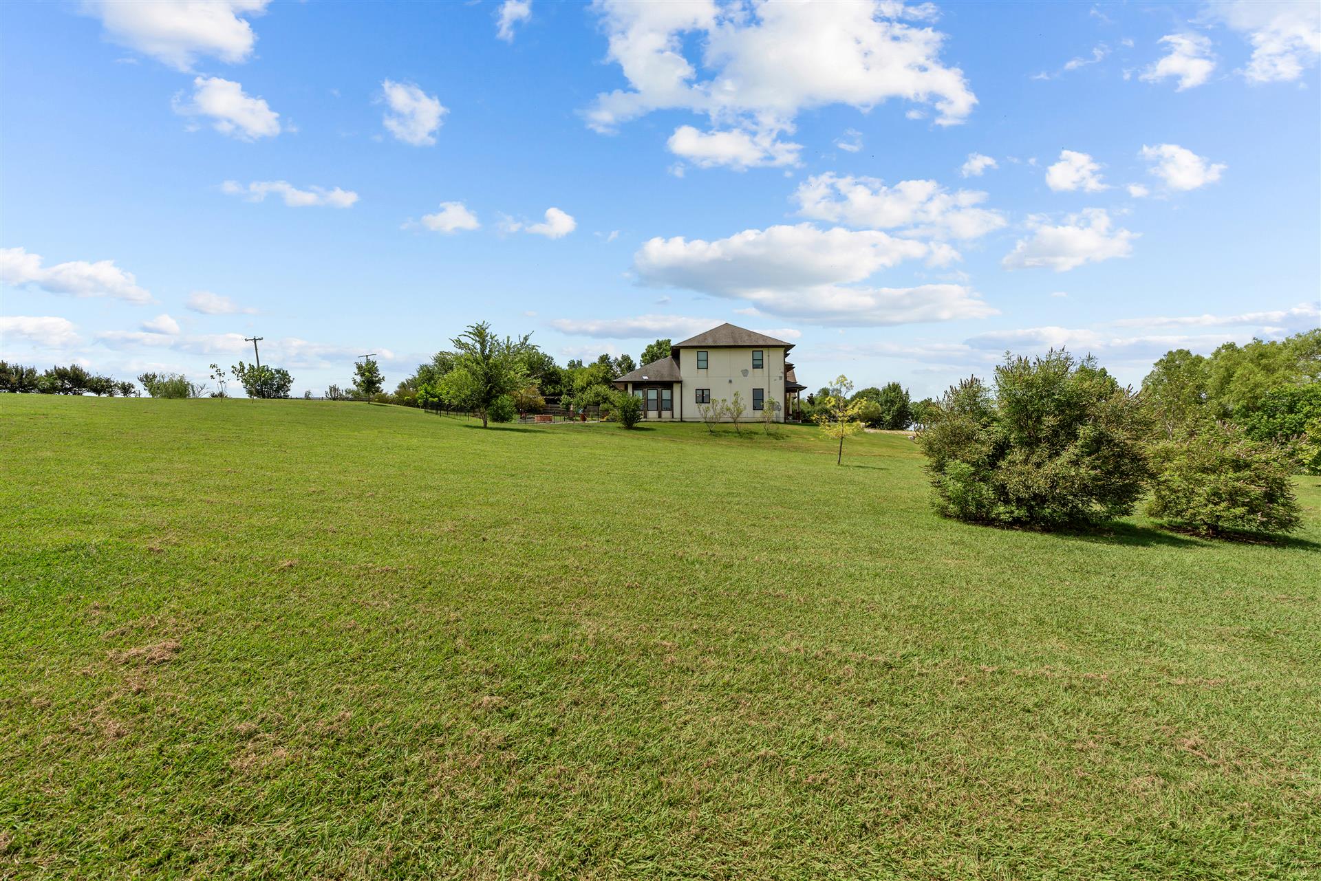 main property photo 9
