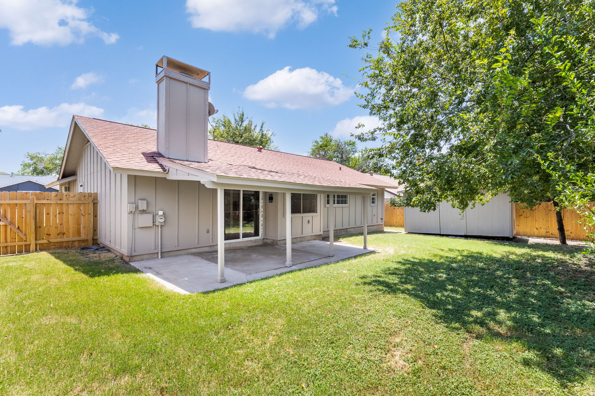 main property photo 28