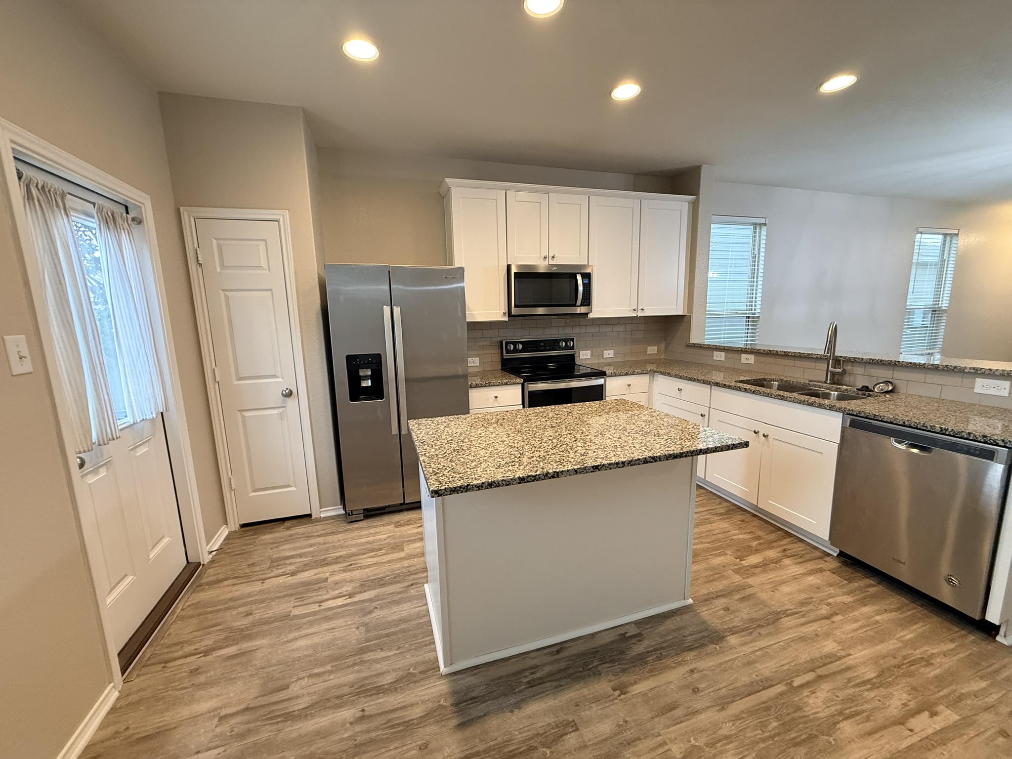 main property photo 5