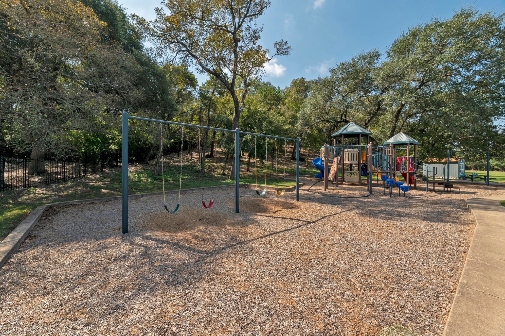 main property photo 30