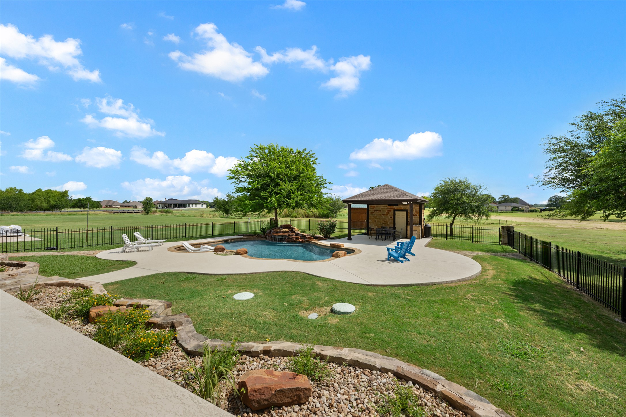 main property photo 34