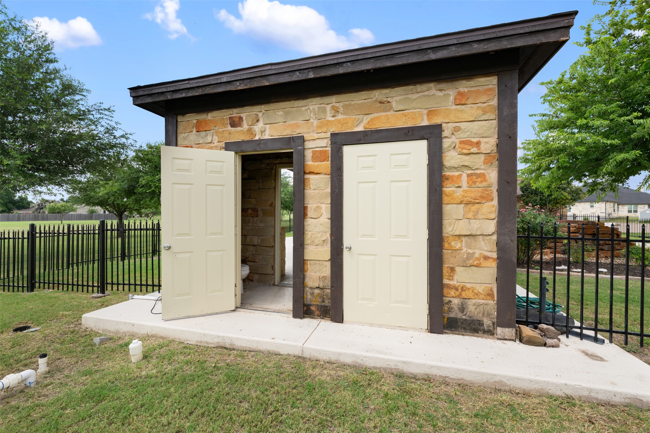 main property photo 35