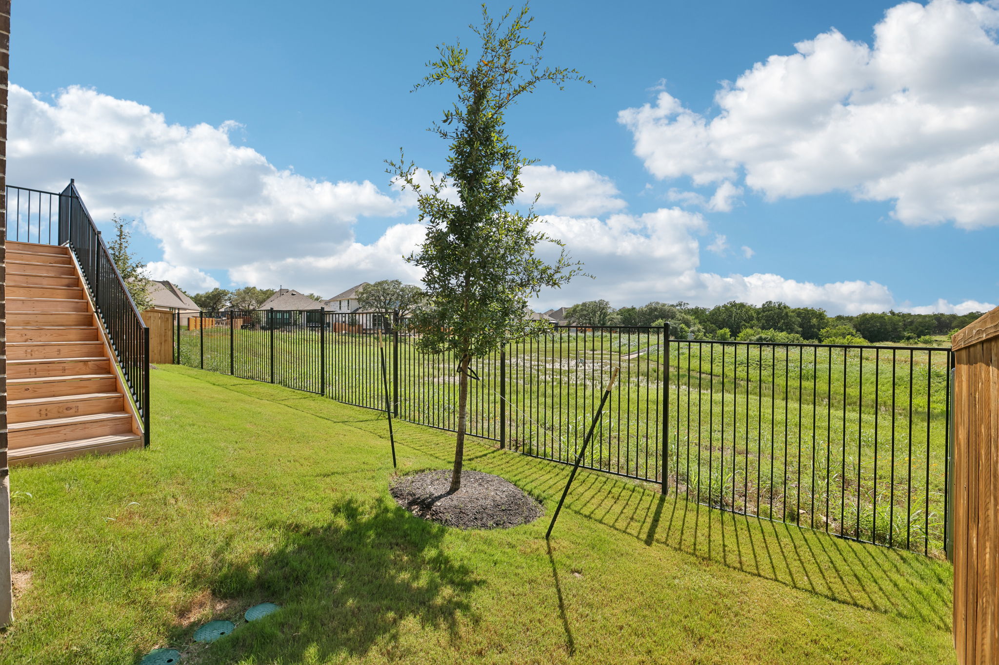 main property photo 32