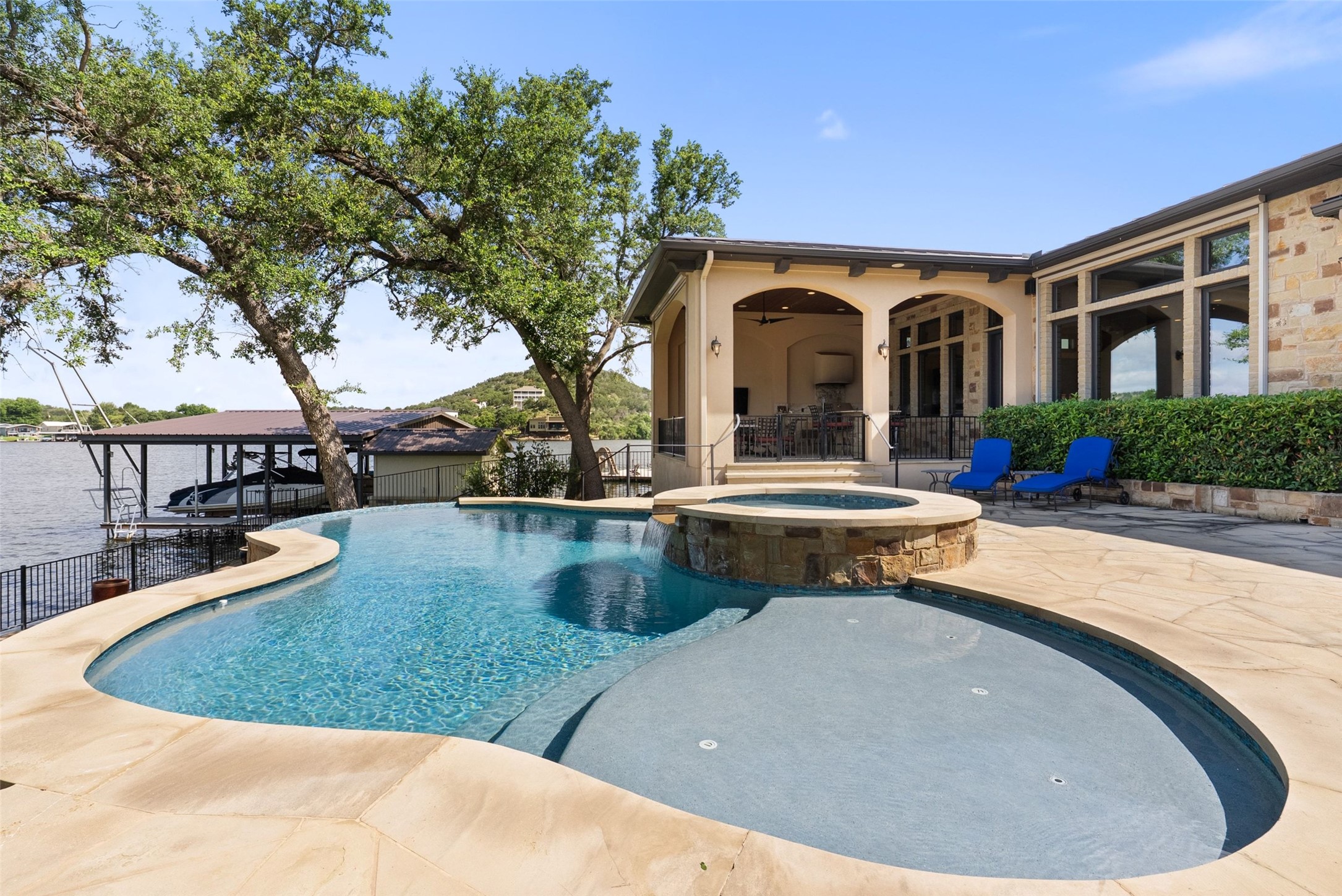 main property photo 12