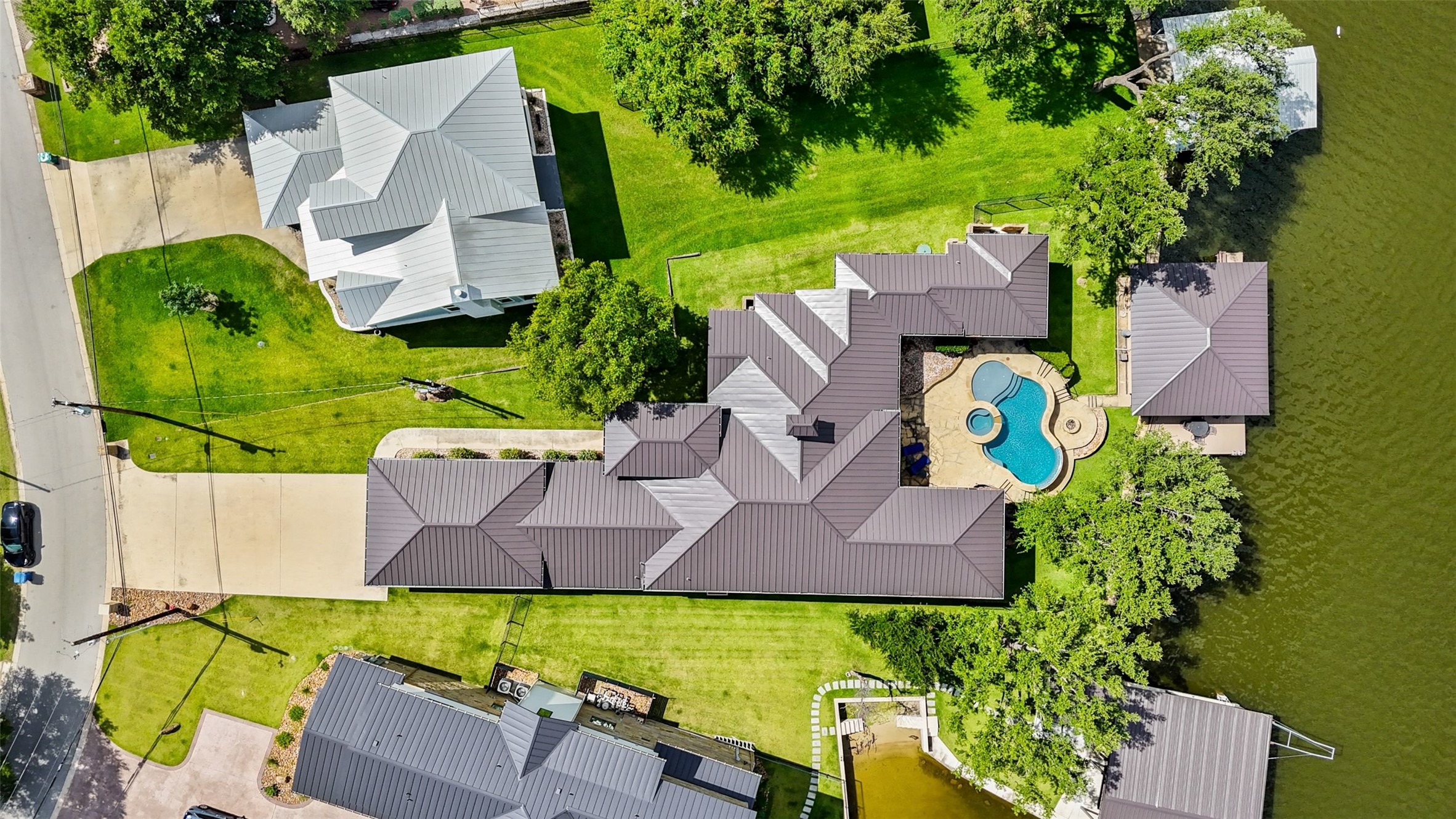 main property photo 39