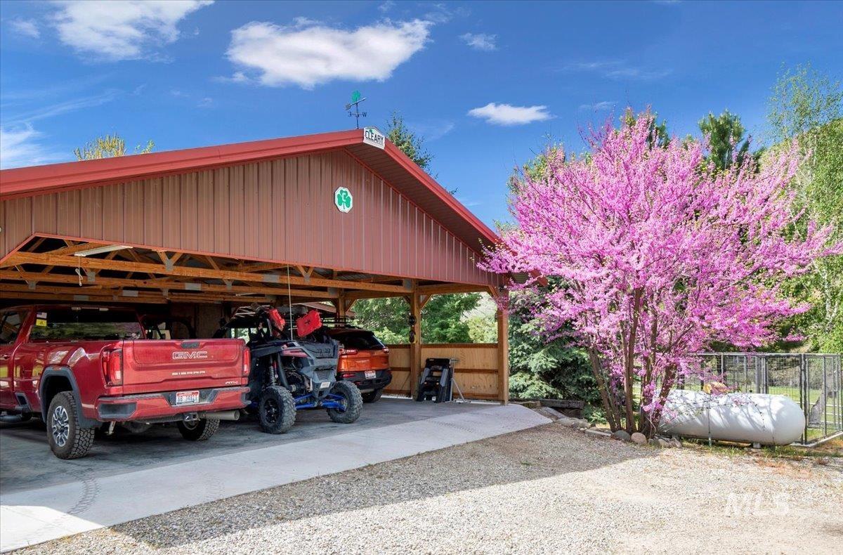 main property photo 16