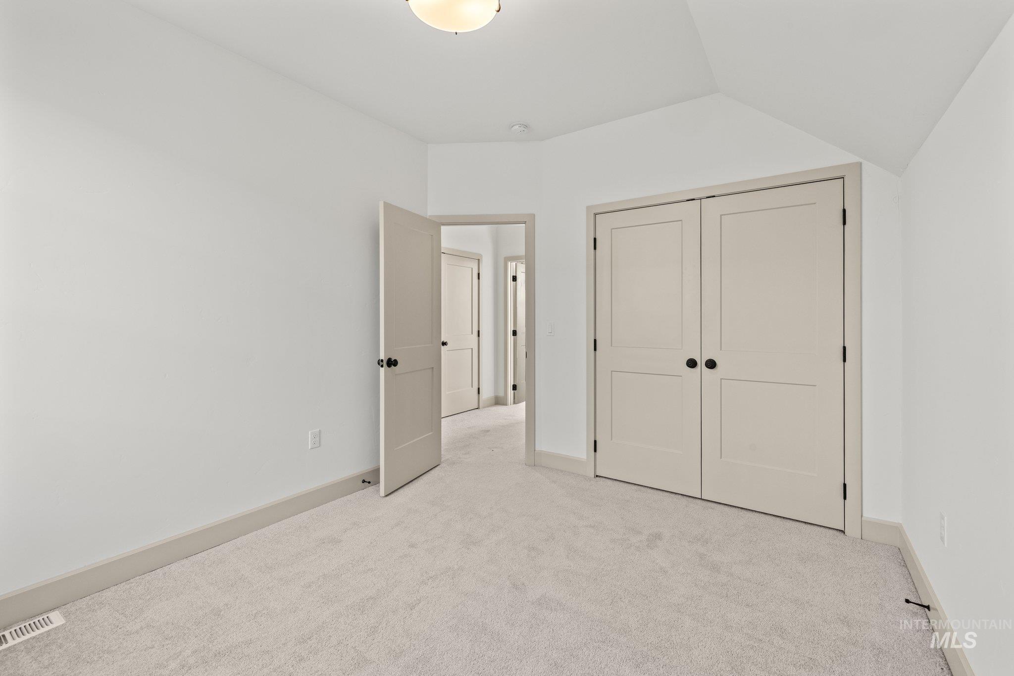 property viewer photo 18