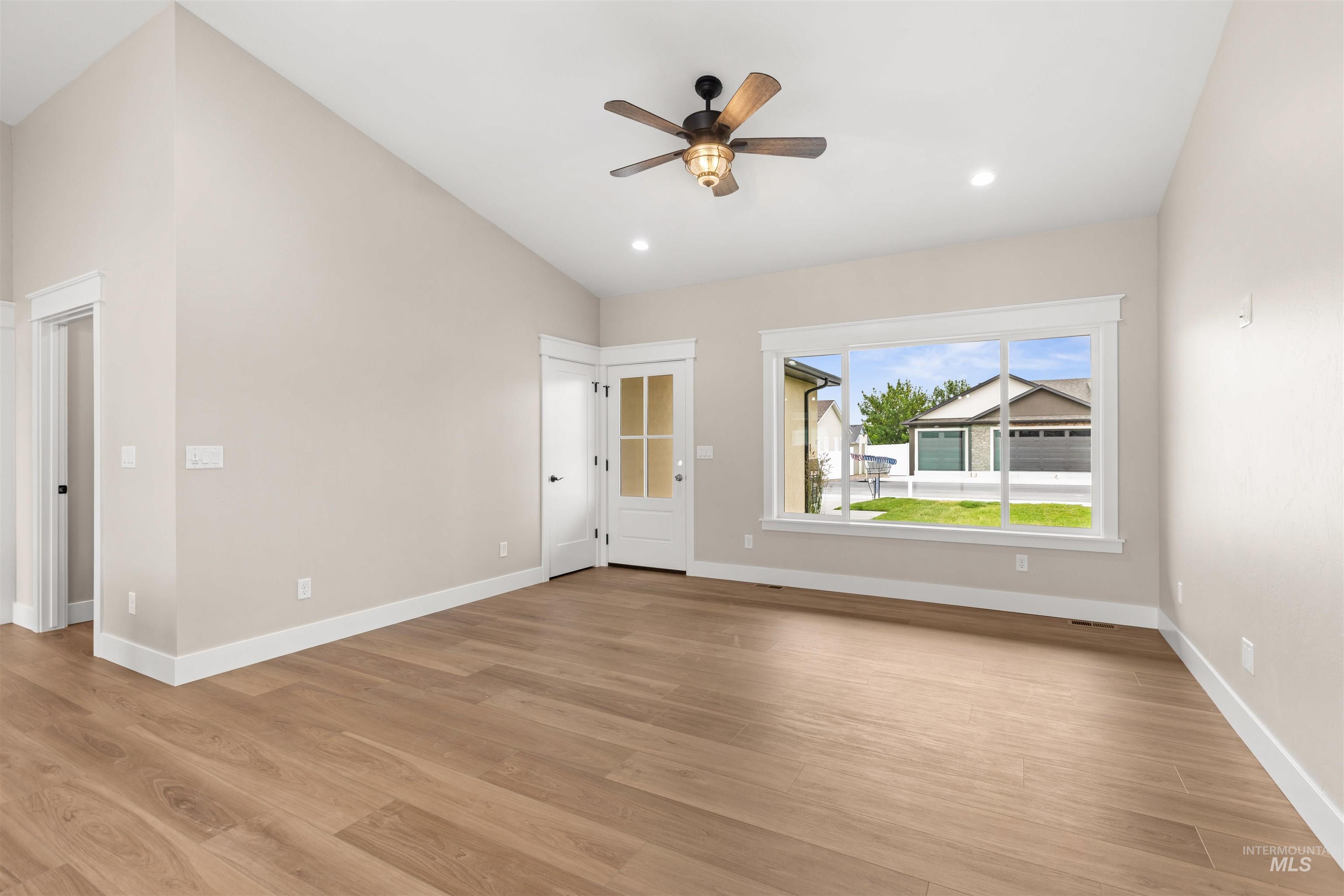 property viewer photo 17