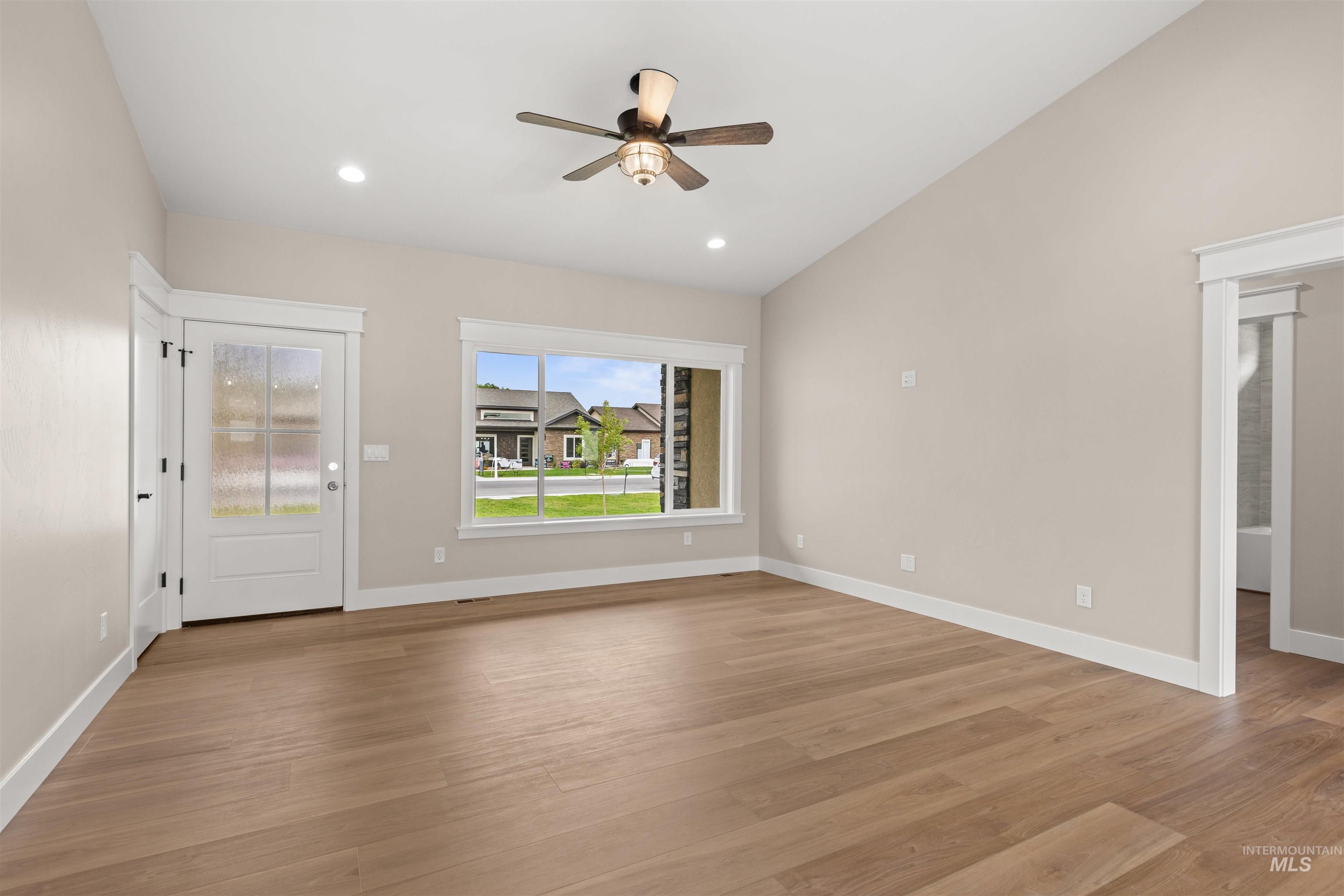 property viewer photo 19