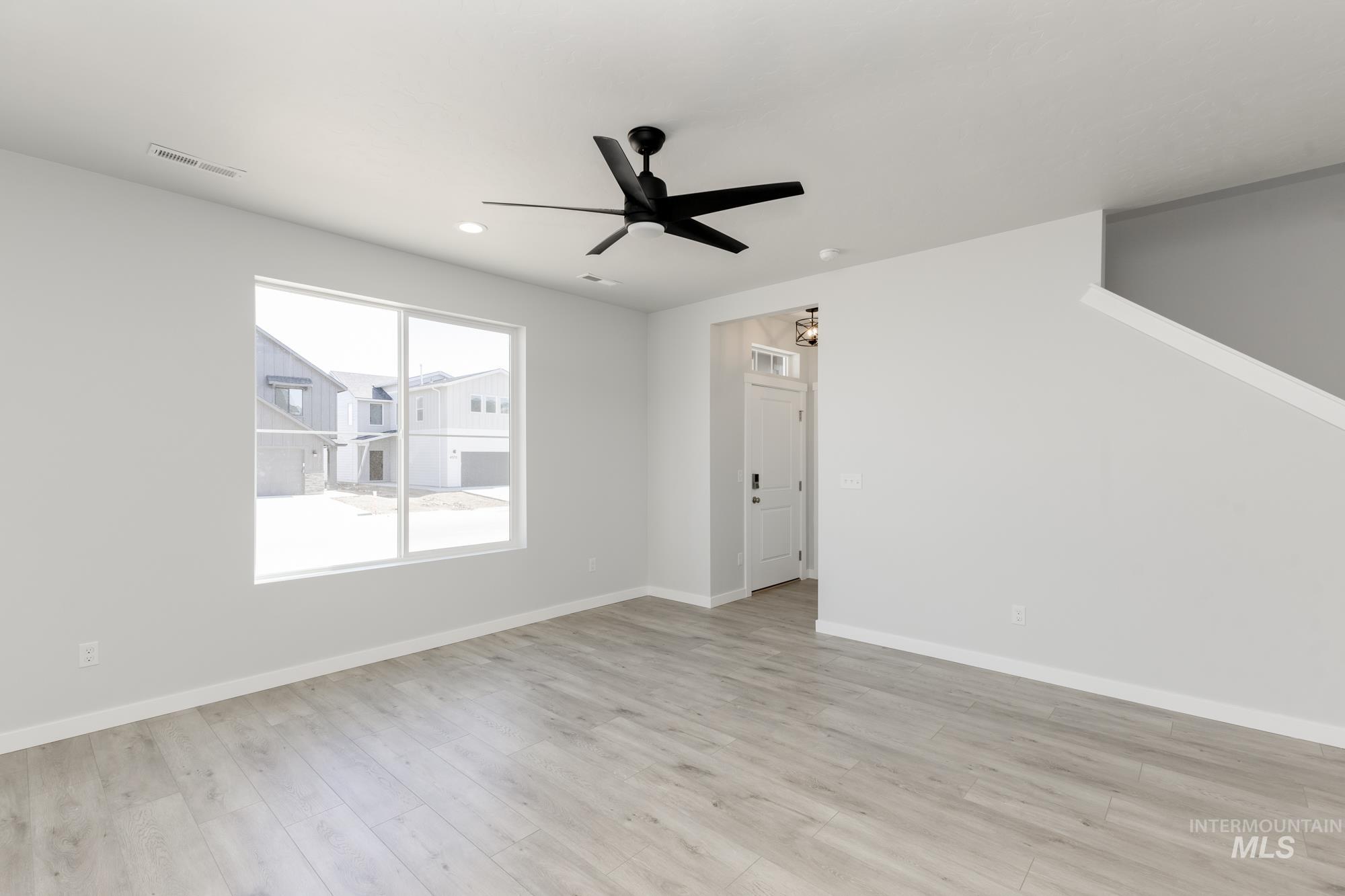 property viewer photo 2