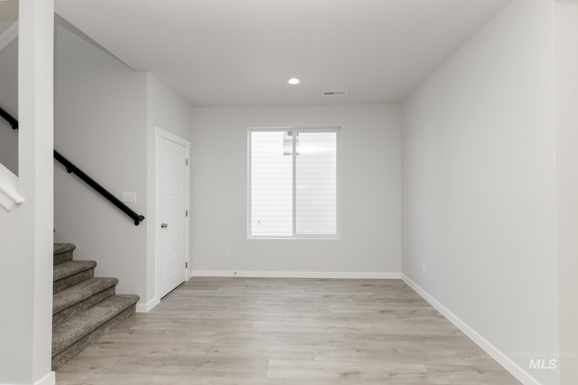 property viewer photo 8