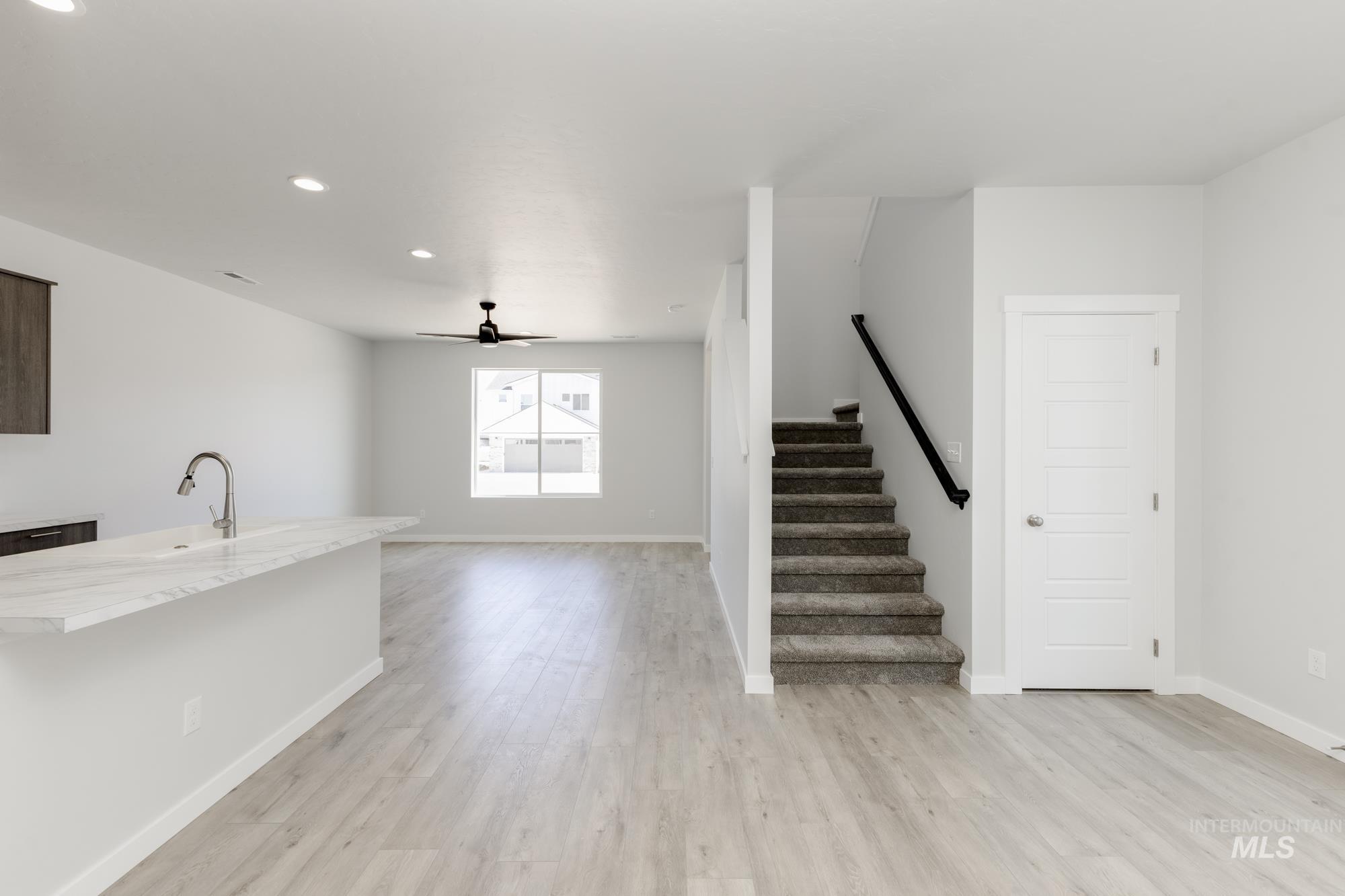 property viewer photo 9