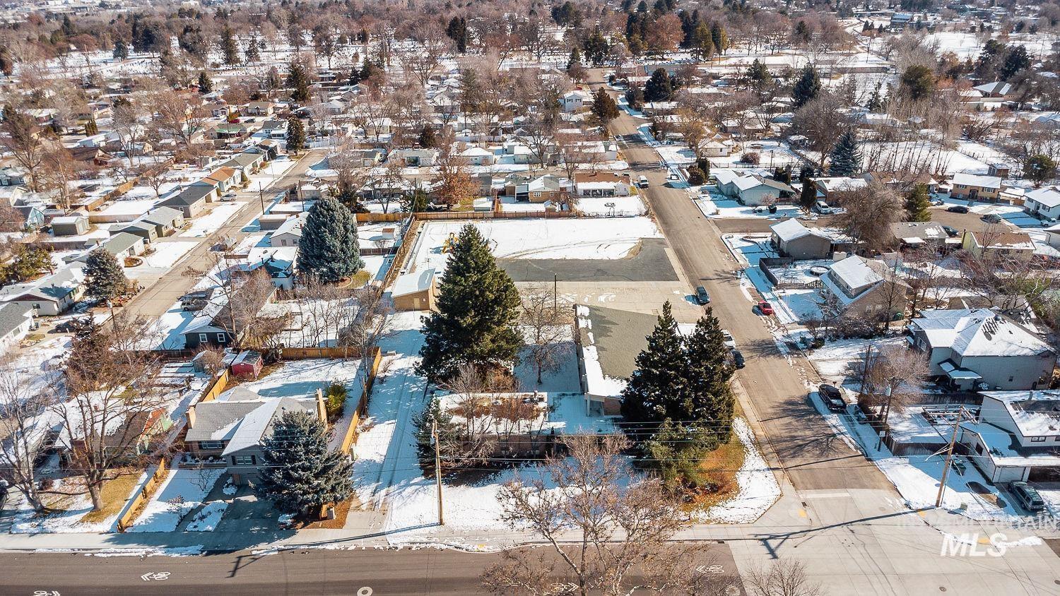 main property photo 37