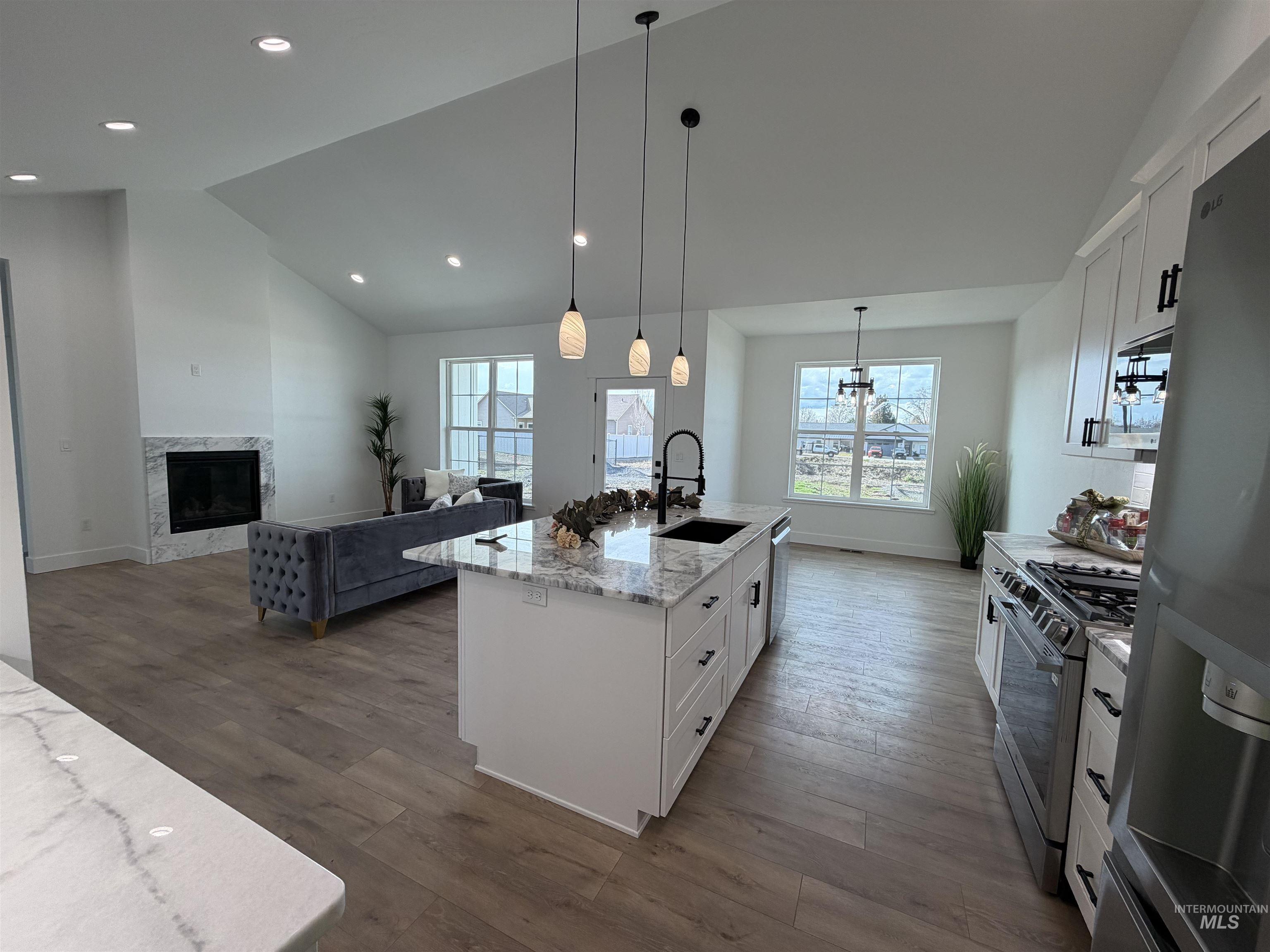 property viewer photo 15