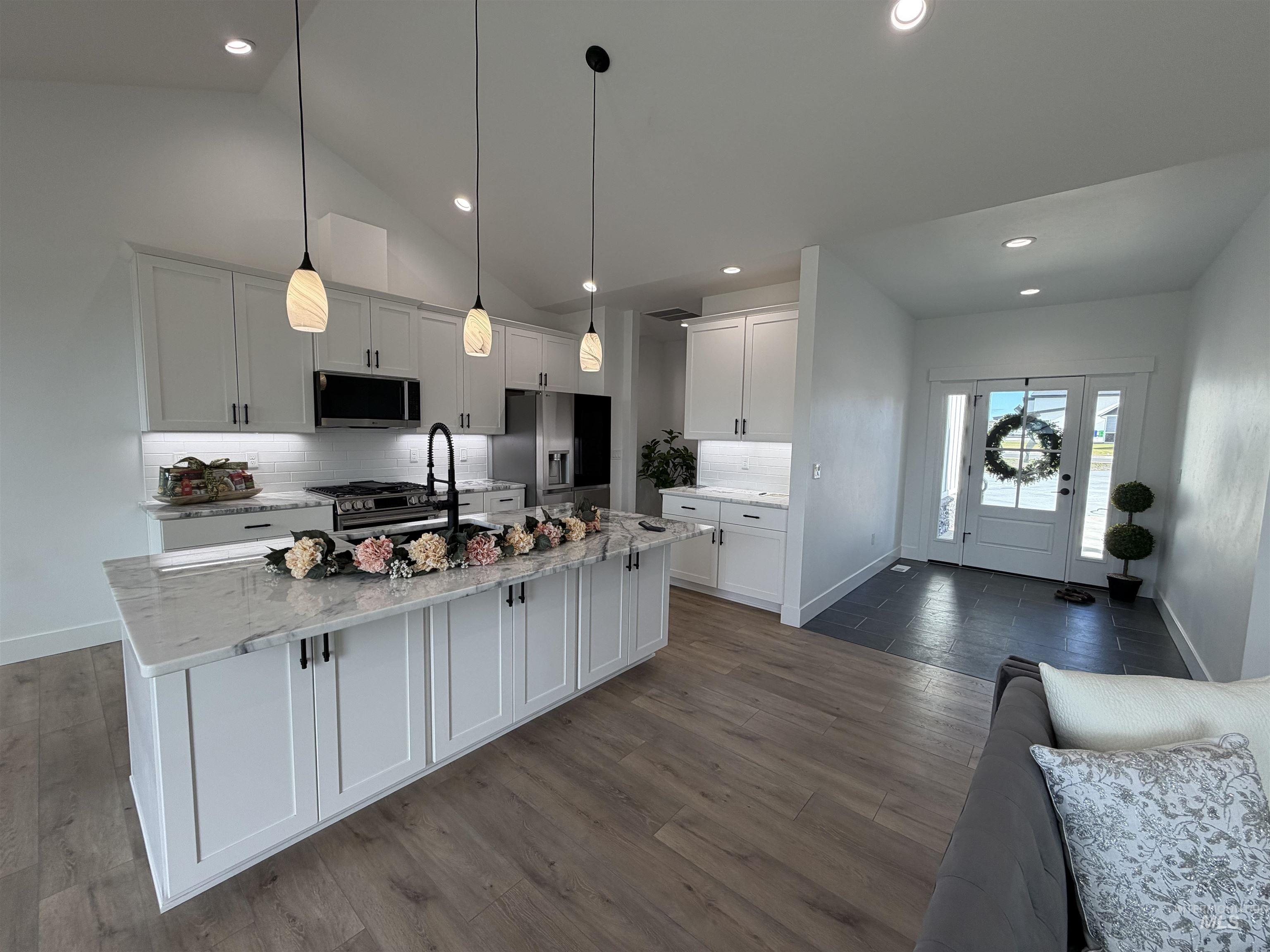 property viewer photo 18