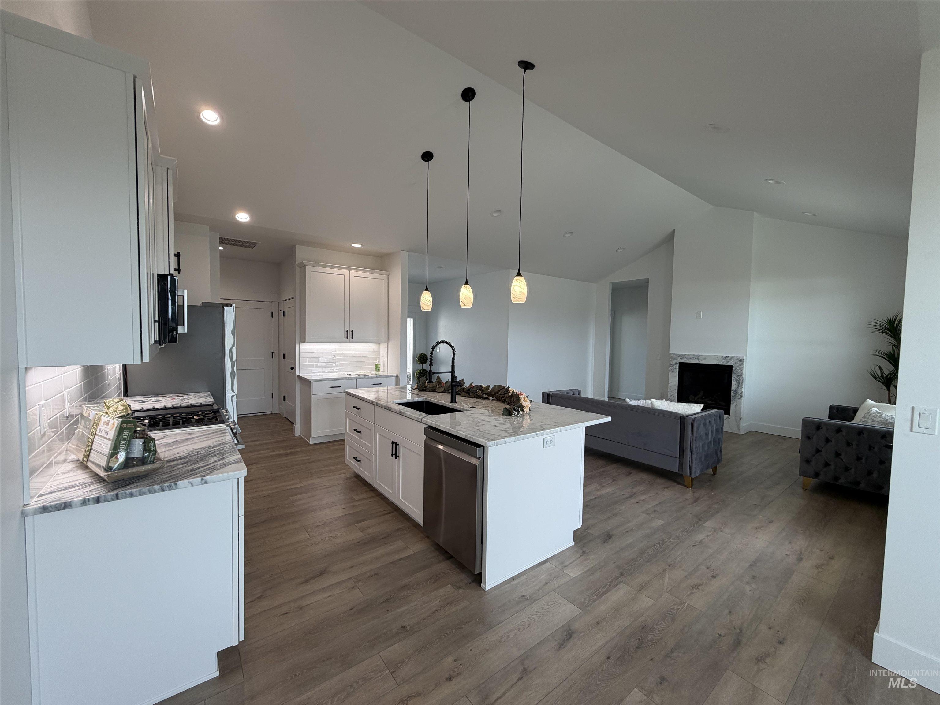 property viewer photo 23