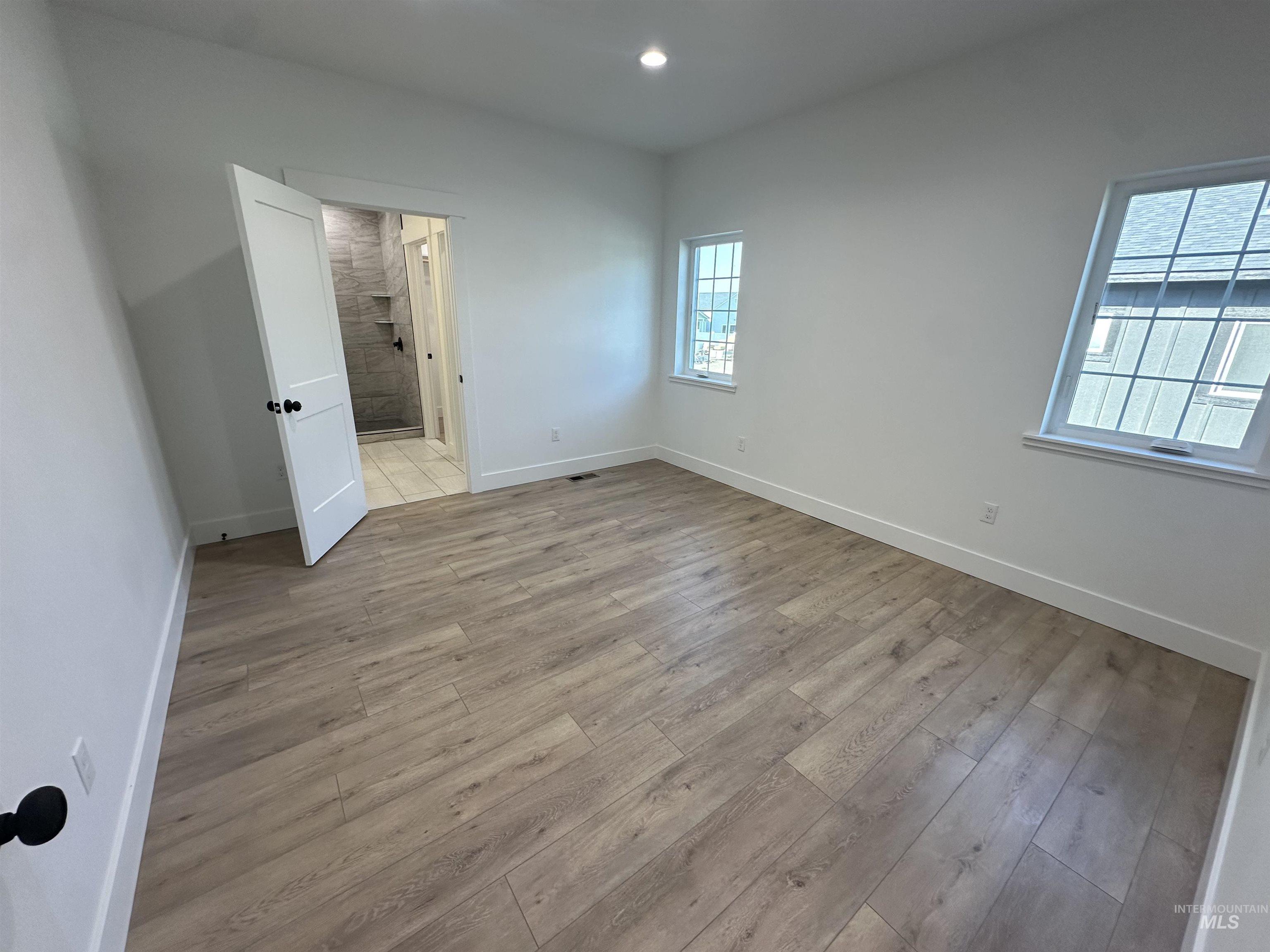 property viewer photo 26