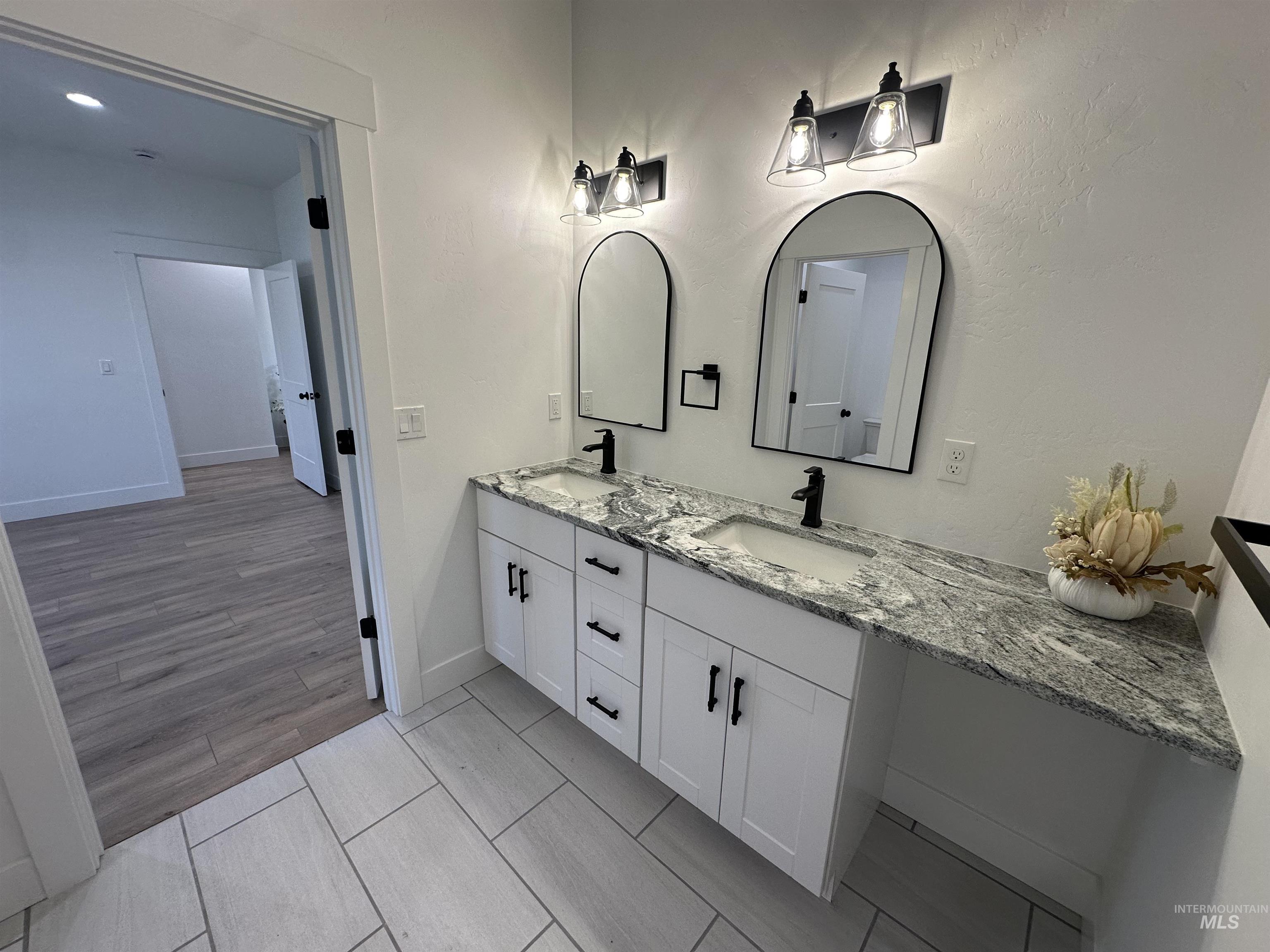 property viewer photo 27