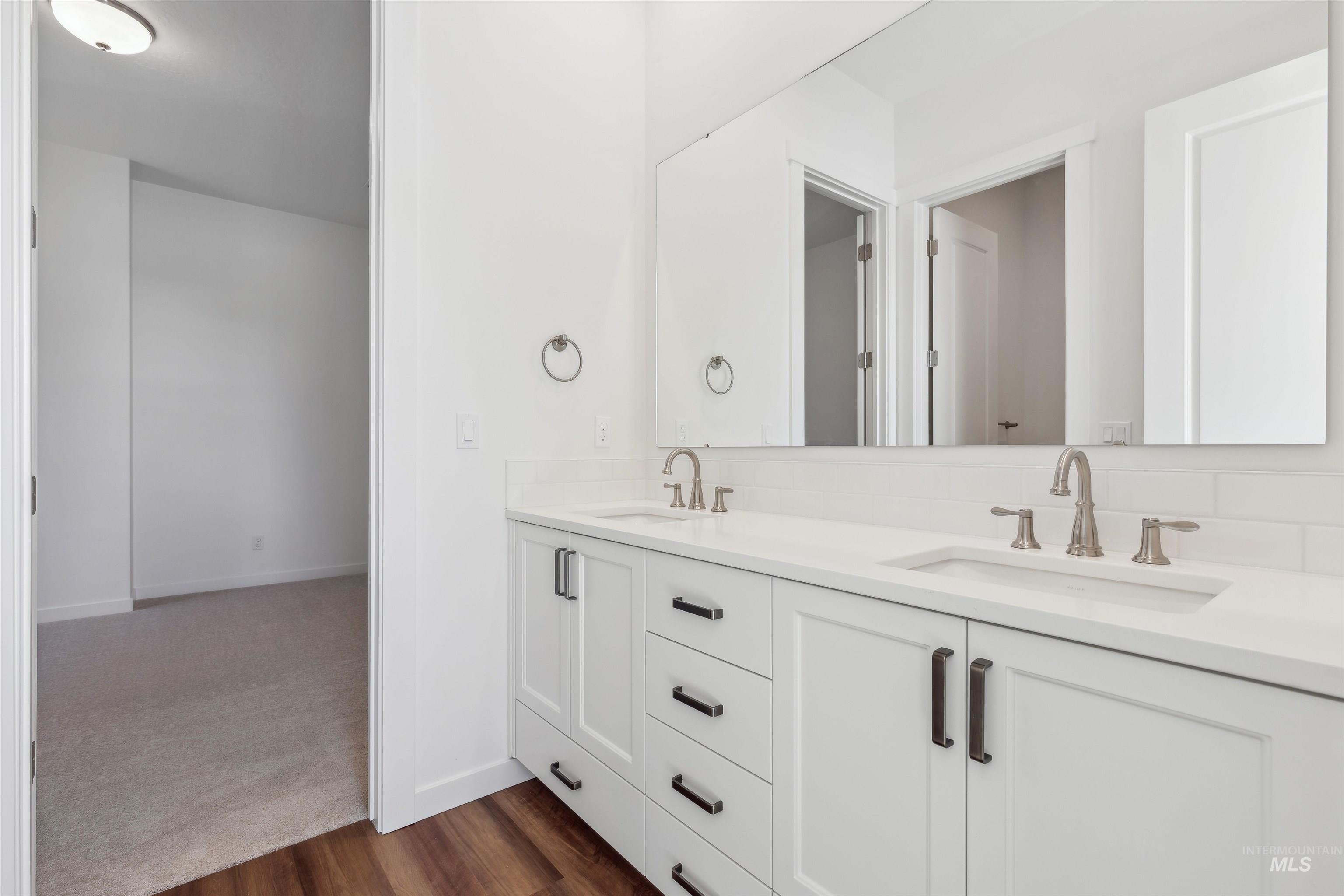 property viewer photo 24