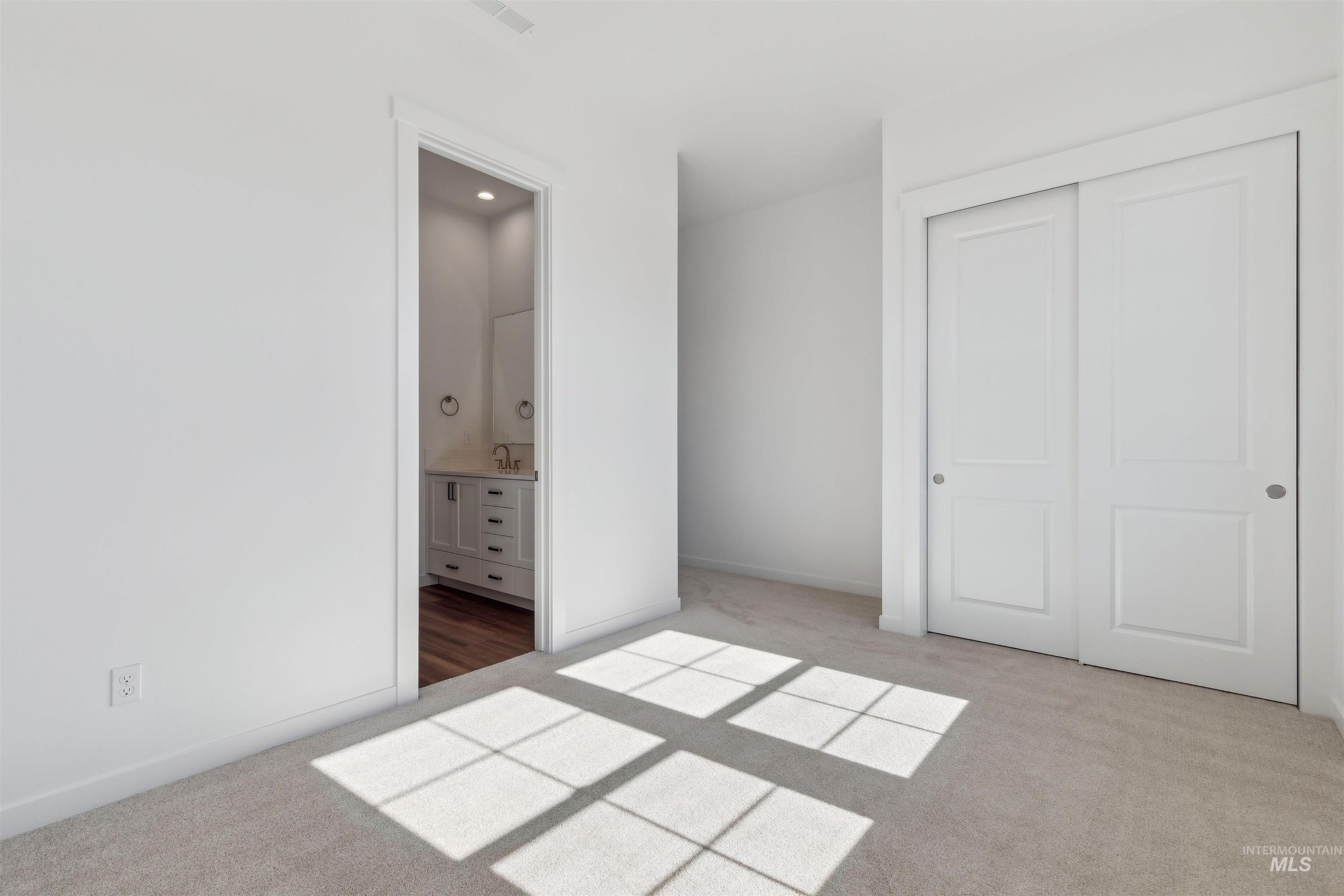 property viewer photo 26