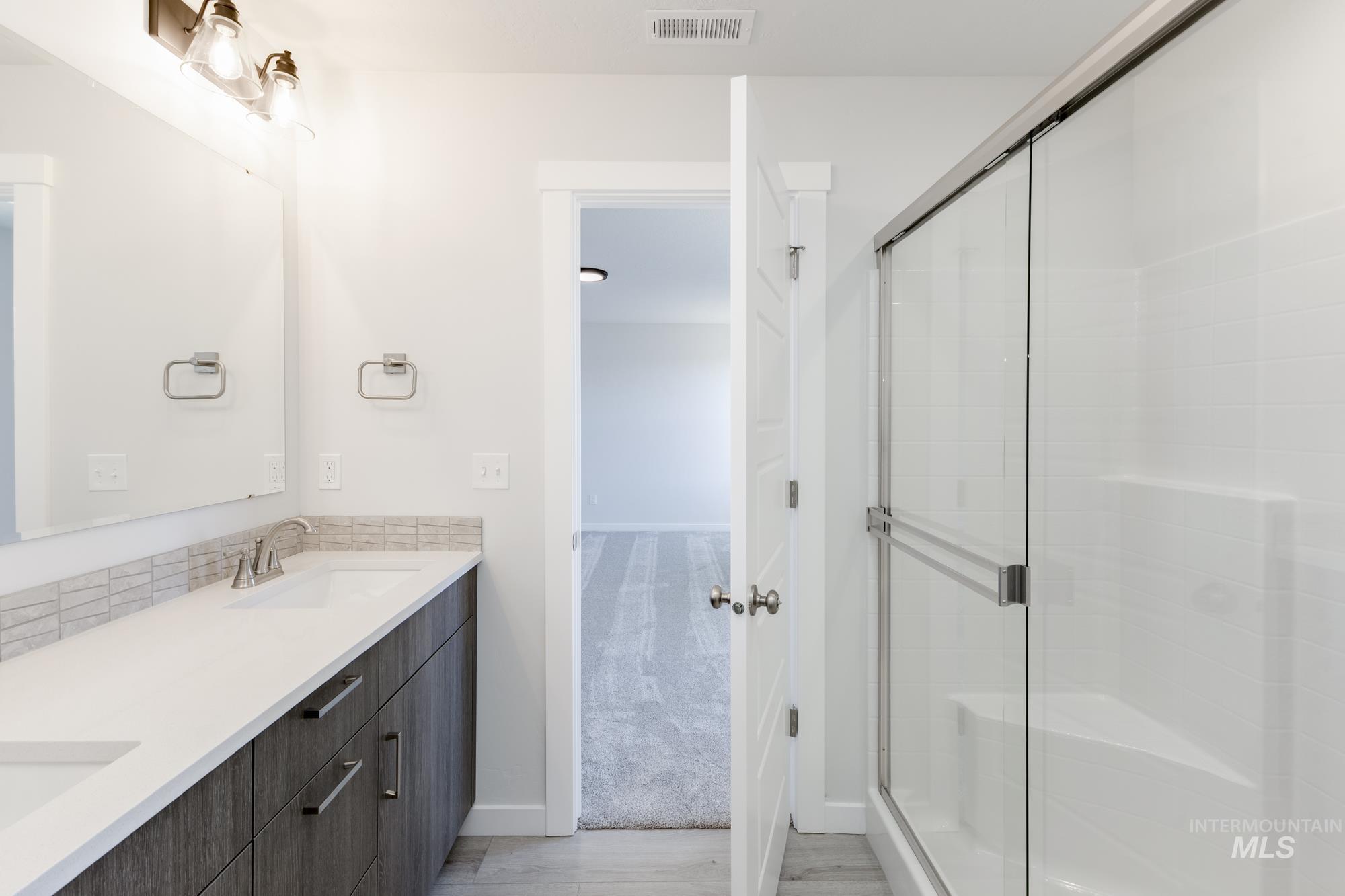 property viewer photo 18