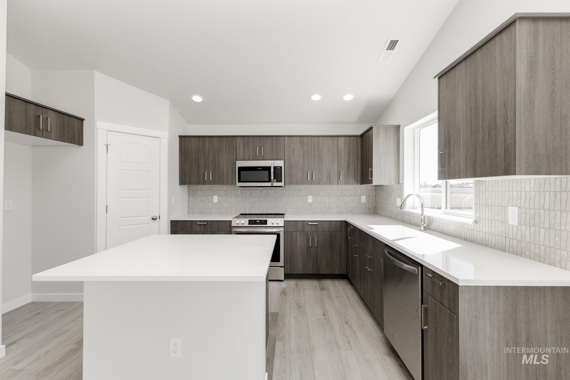 property viewer photo 3