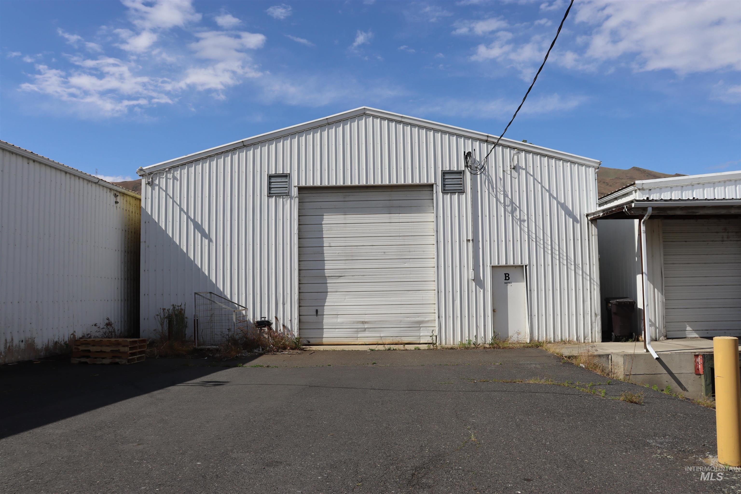 main property photo 13