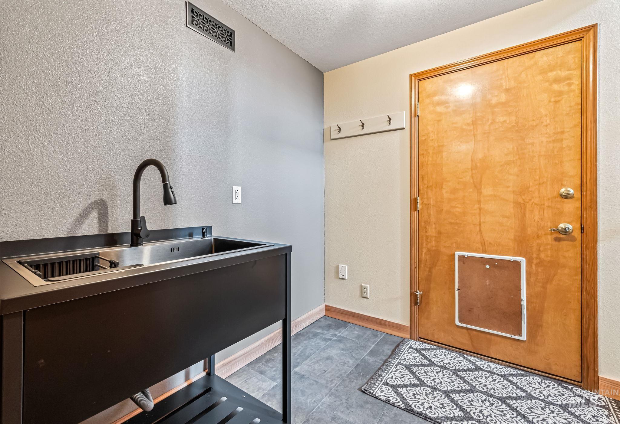 property viewer photo 35