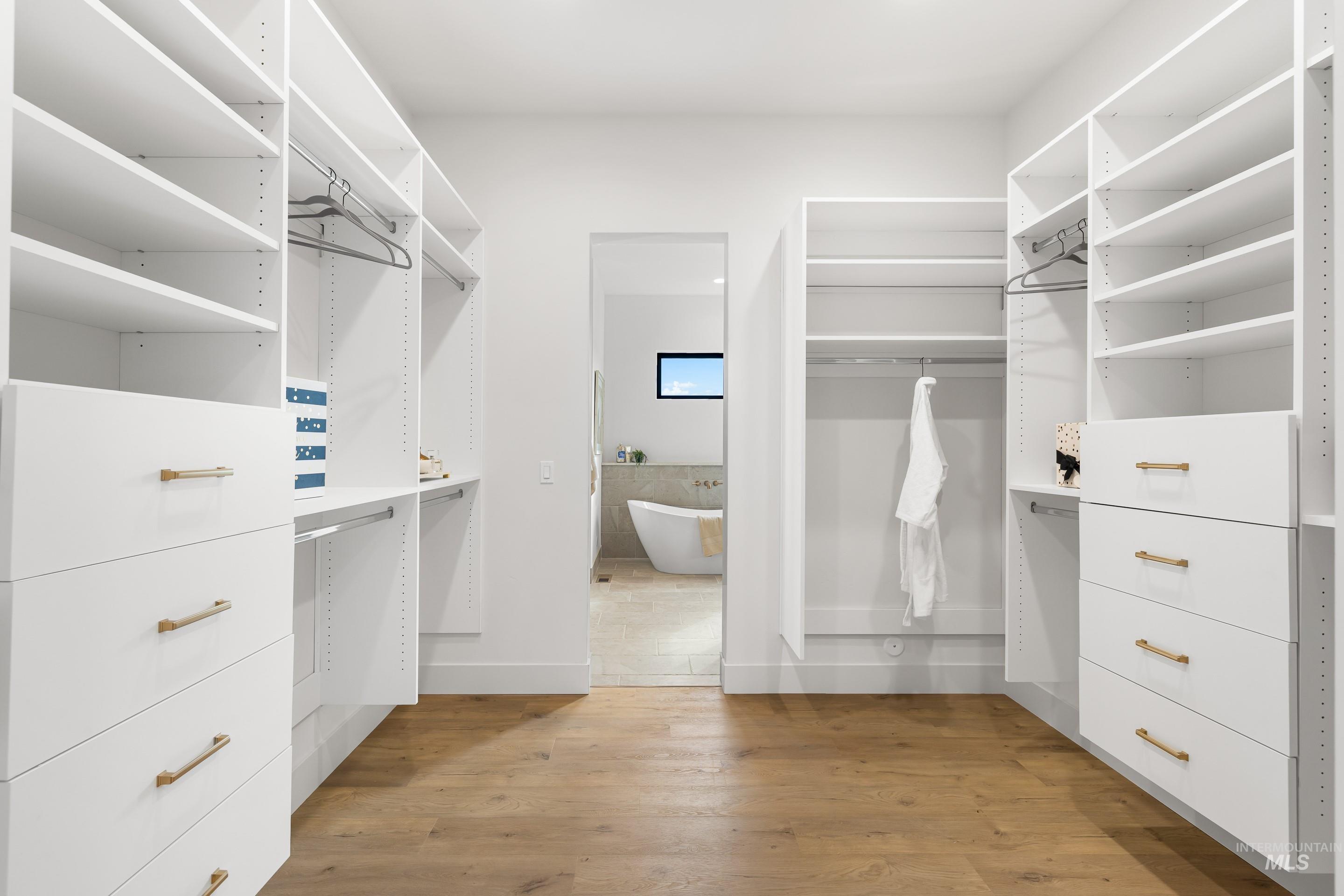 property viewer photo 25